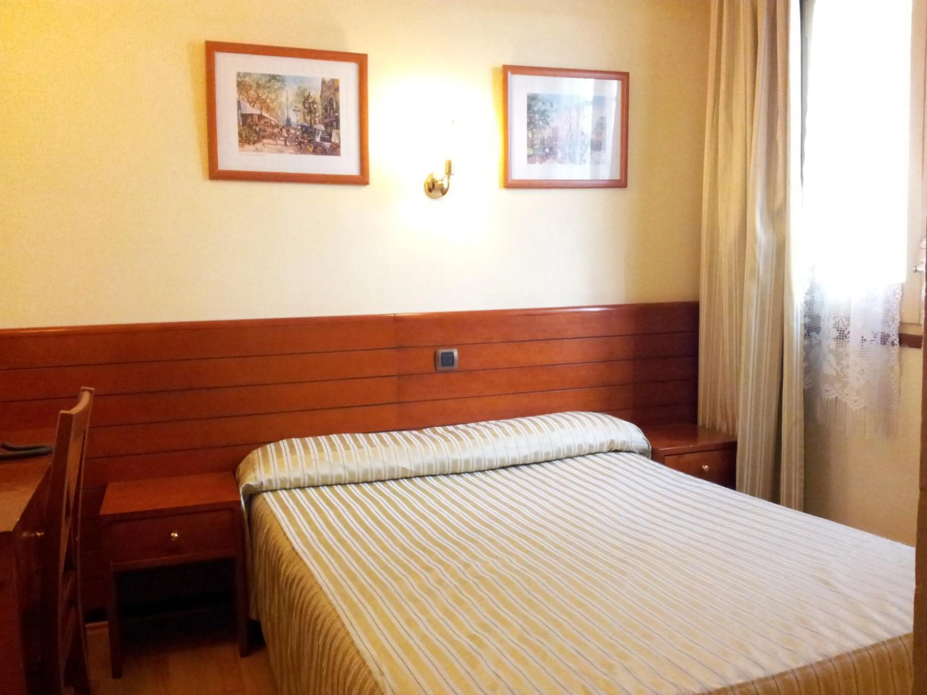 Photo of the whole room, Bed in Hotel Toledano Ramblas