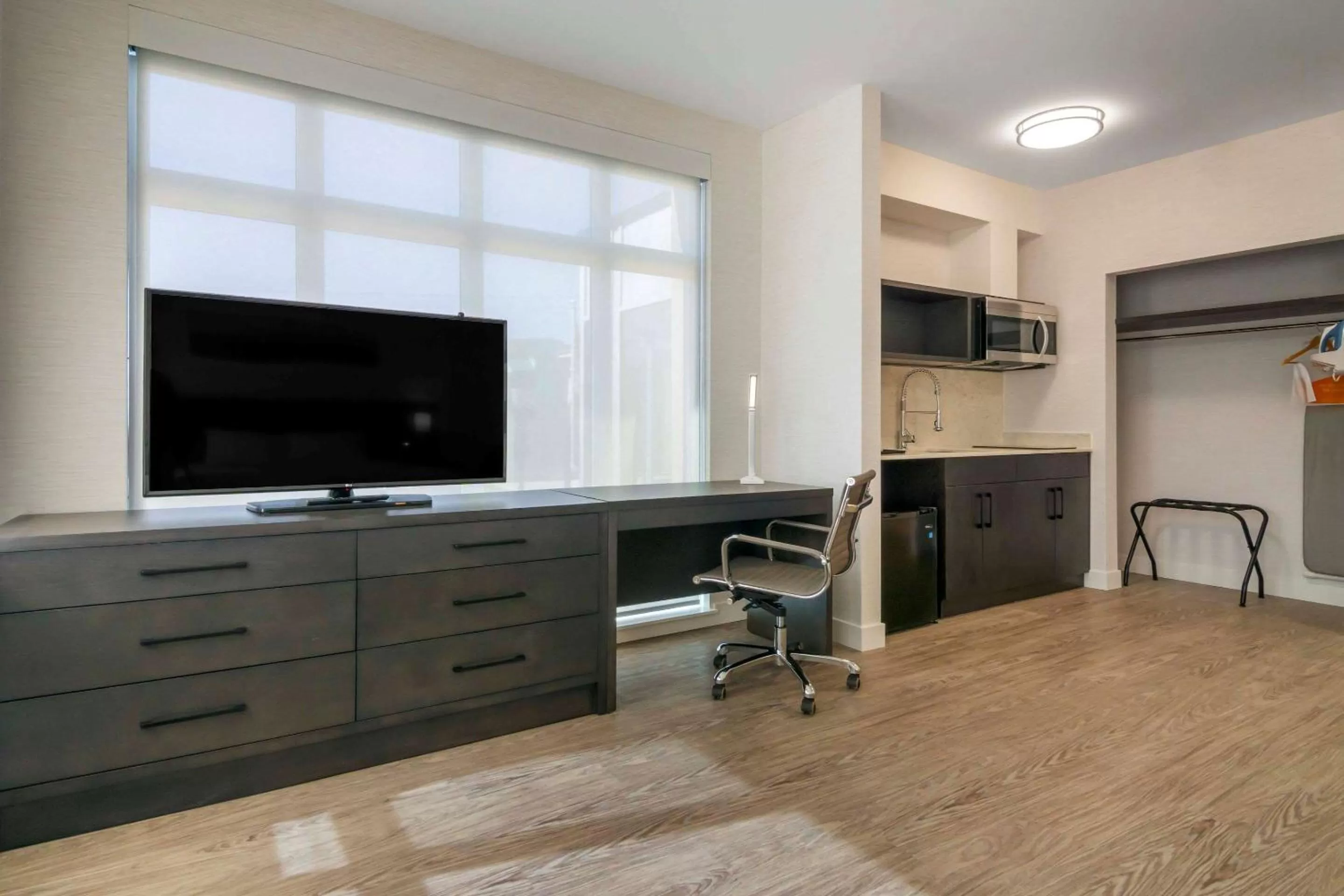 Photo of the whole room in Quality Inn