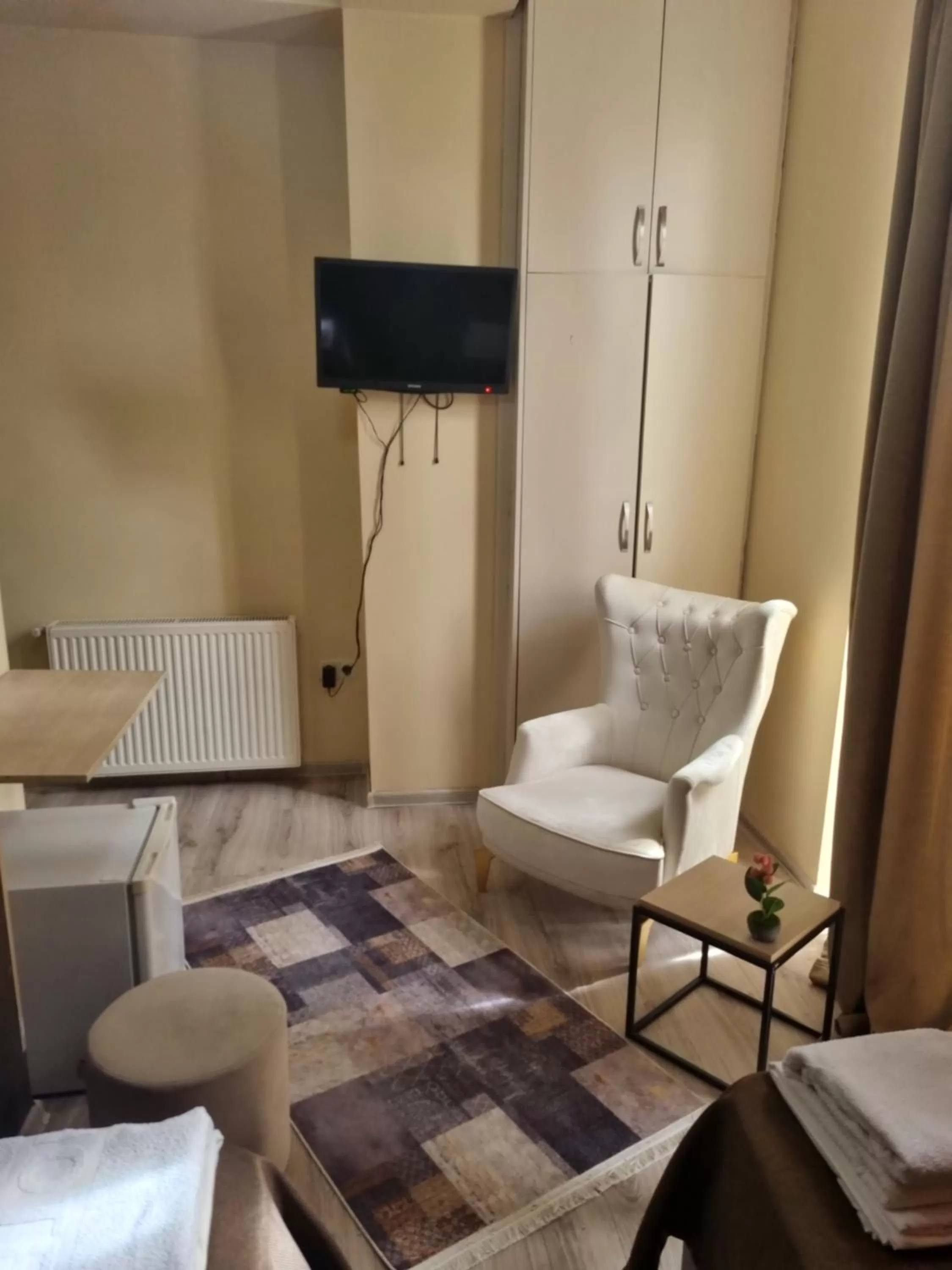 Seating Area in Shatell