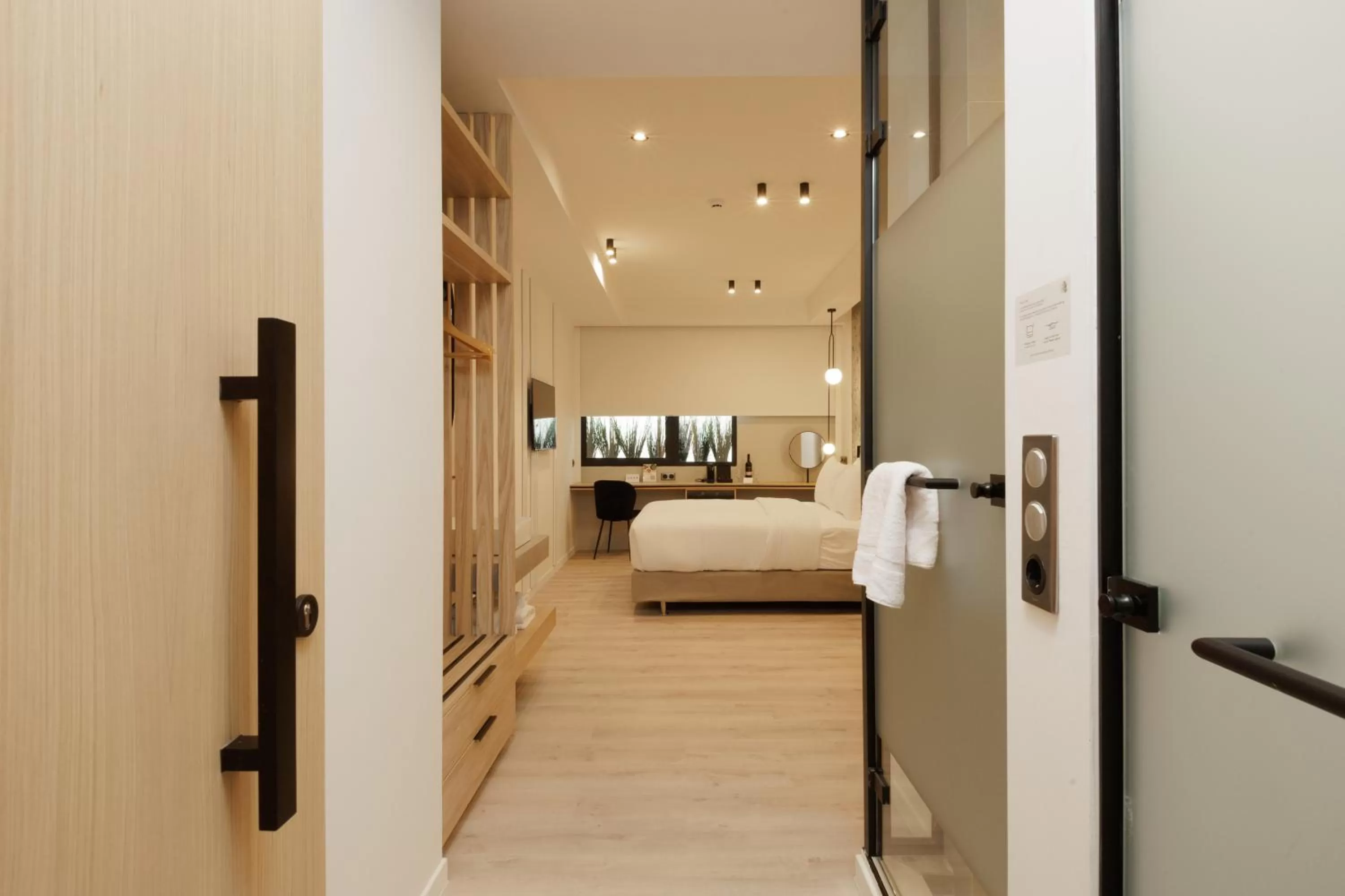 Photo of the whole room in LUX&EASY Signature Syngrou 234