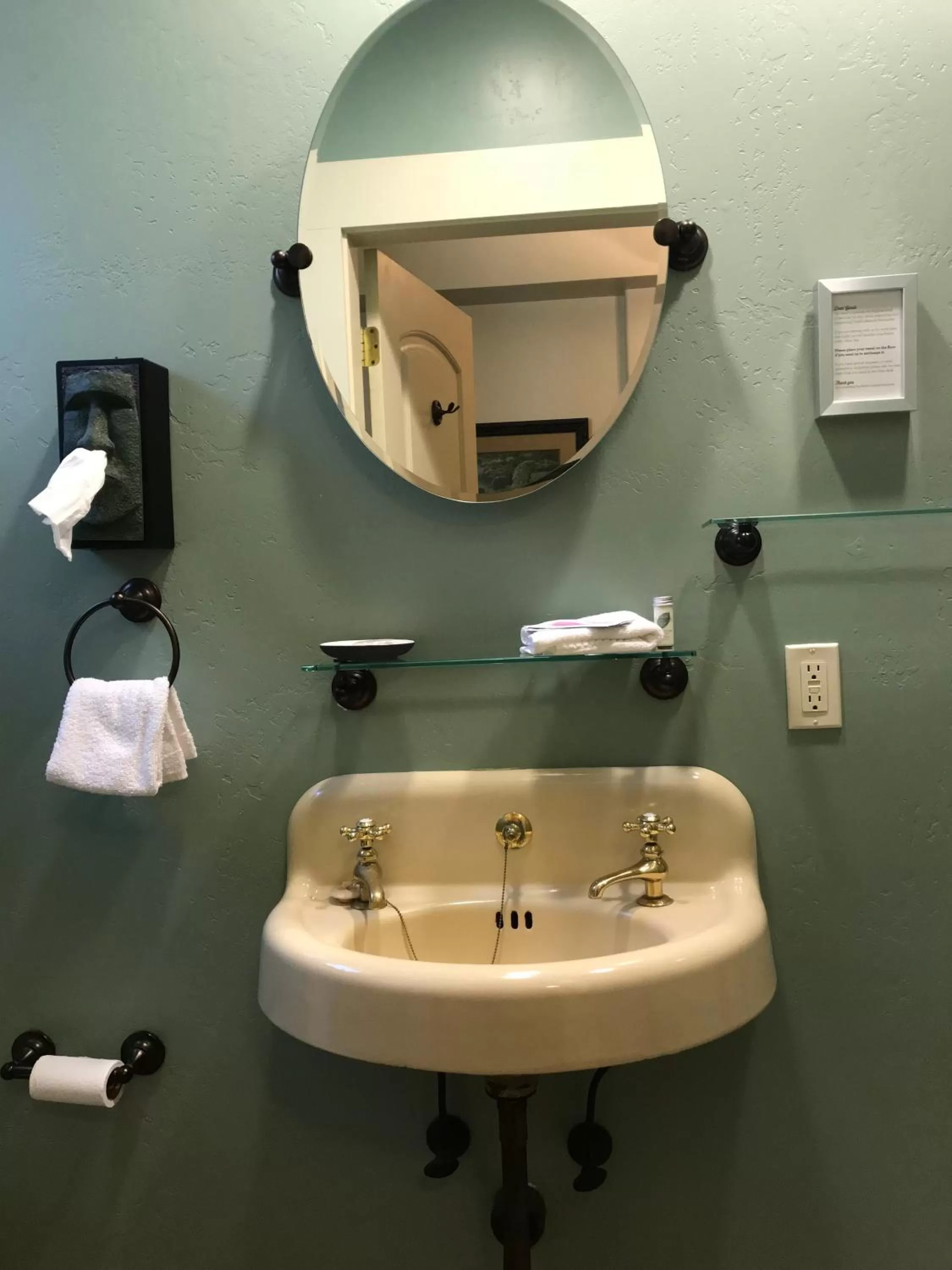 Bathroom in Hotel Sutter