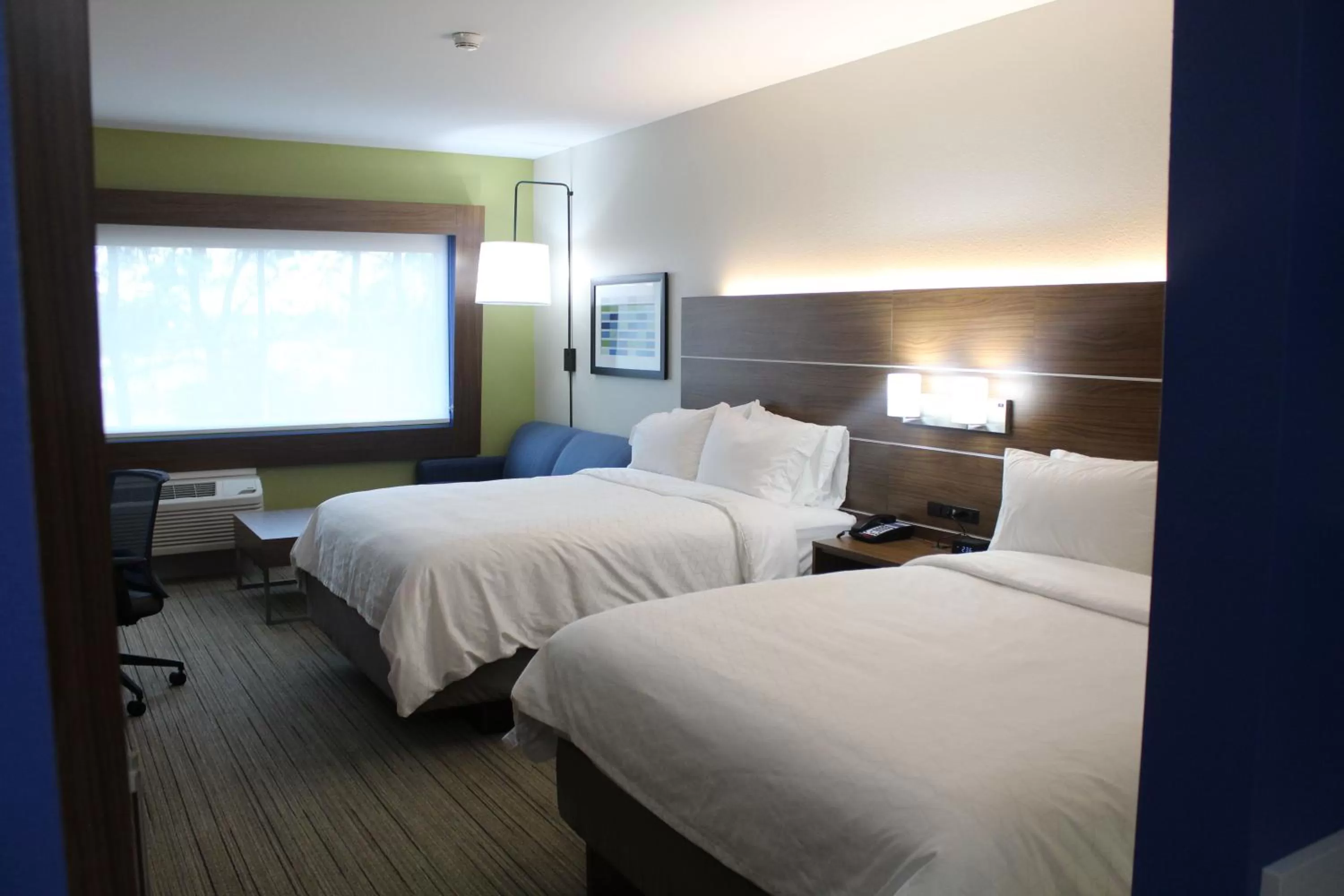 Photo of the whole room, Bed in Holiday Inn Express & Suites - Latta, an IHG Hotel