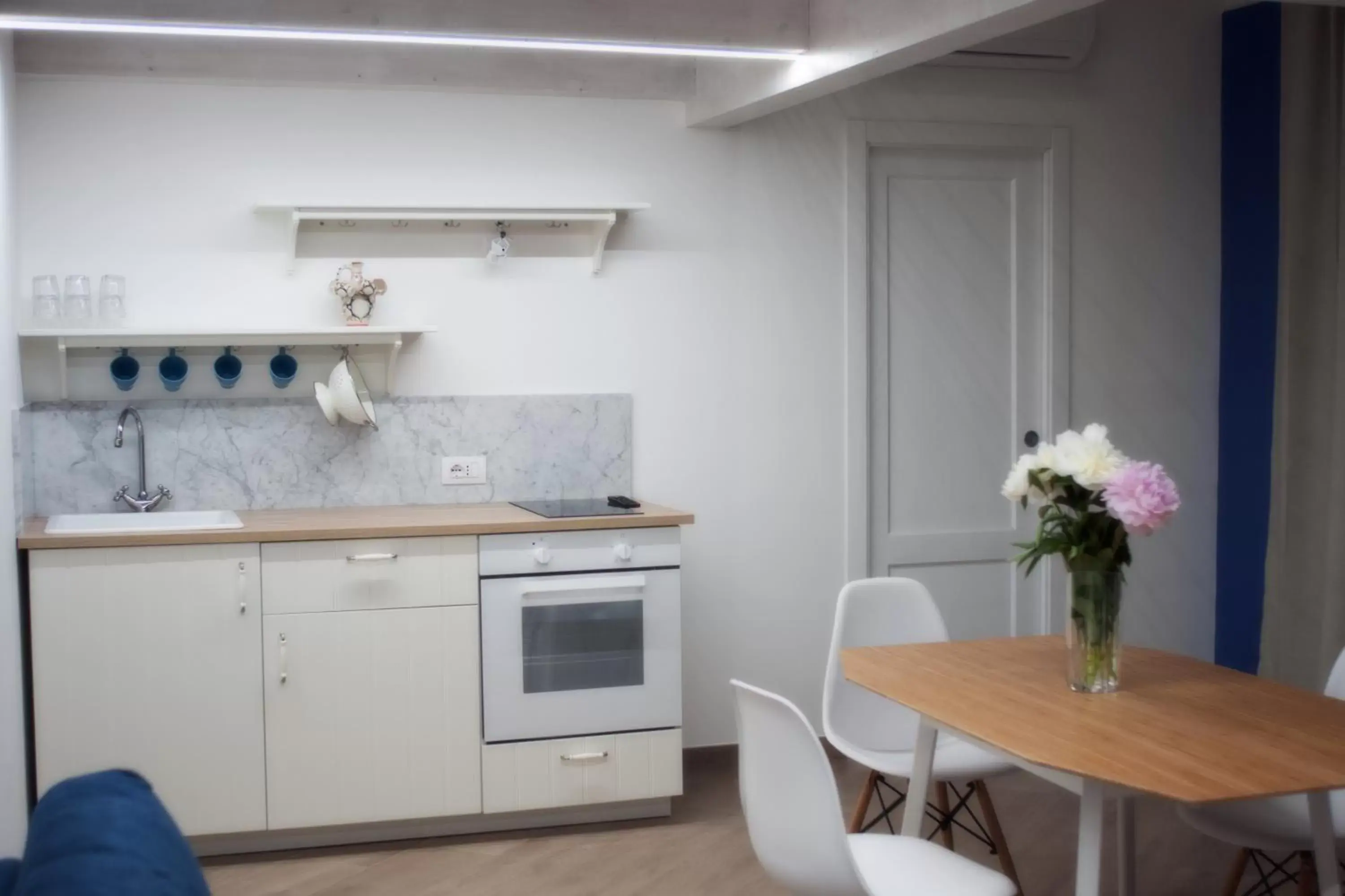 Deluxe Queen Studio in Pompei TERAFI Home Deluxe Queen Studio in Pompei TERAFI Home