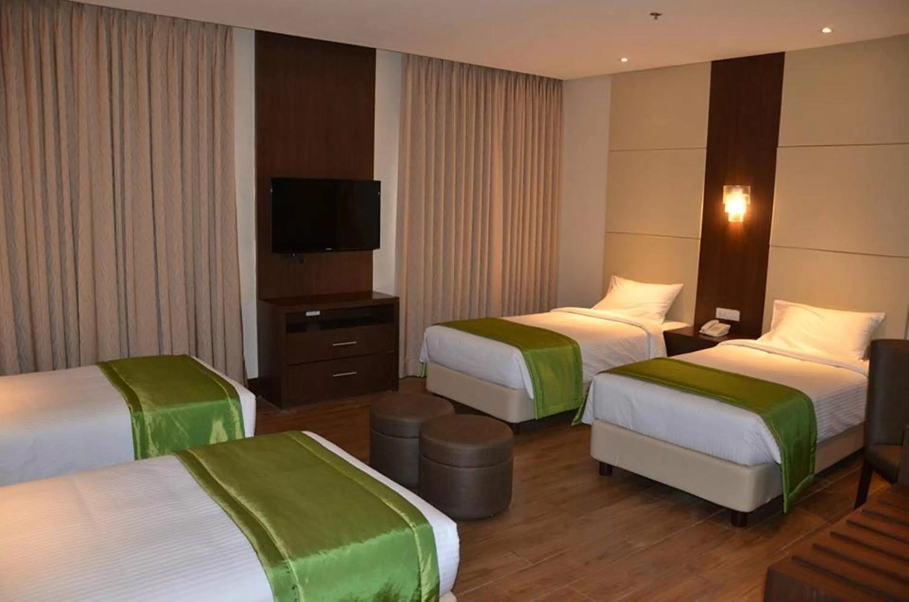 Bedroom, Bed in Hotel Monticello Tagaytay