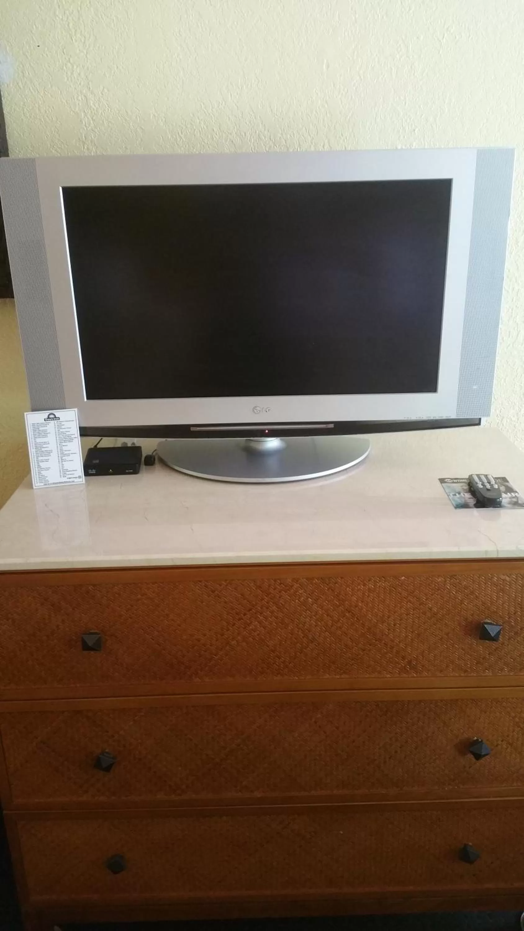 TV and multimedia in Days Inn by Wyndham Cocoa Cruiseport West At I-95/524