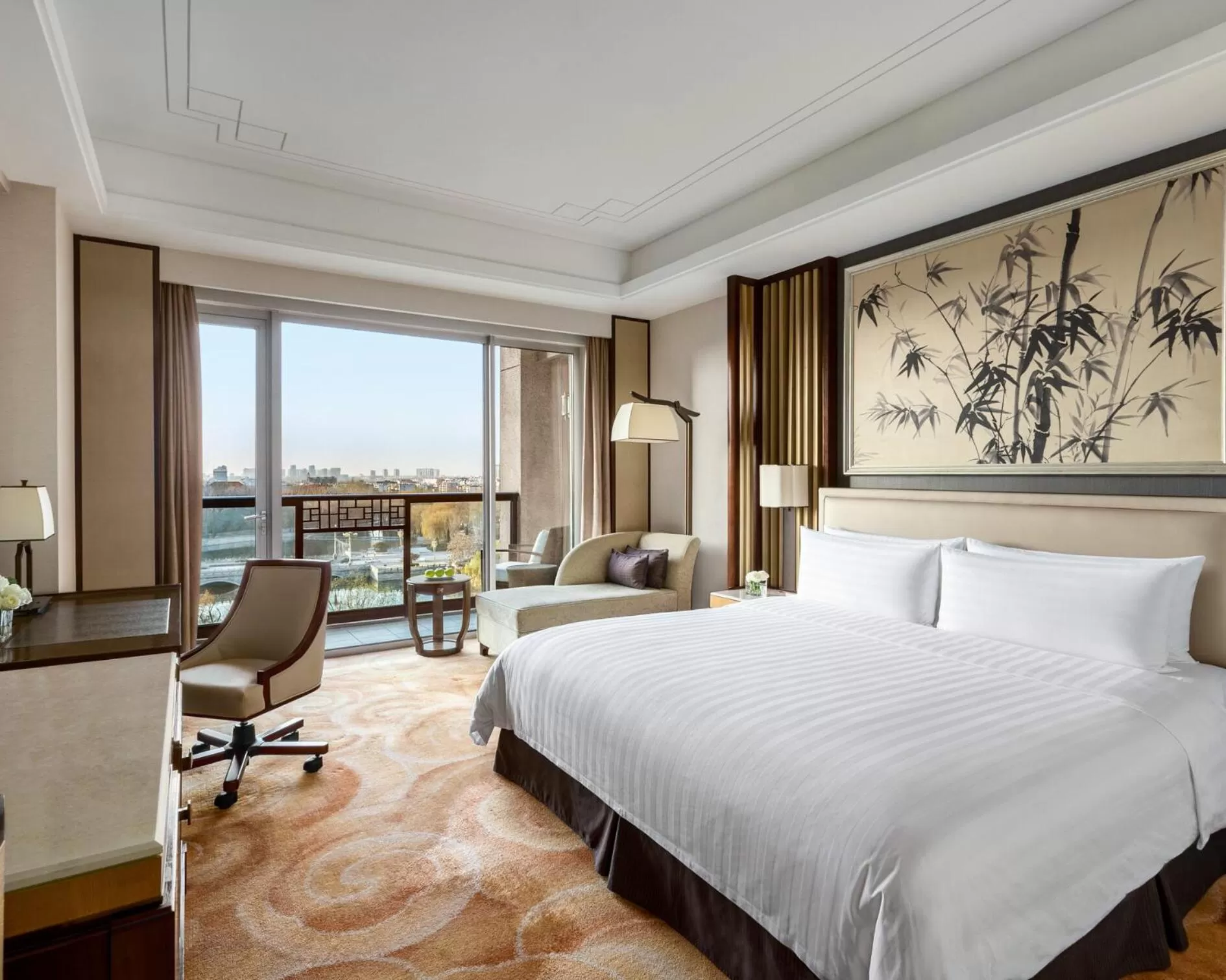 Photo of the whole room, Bed in Shangri-La Qufu