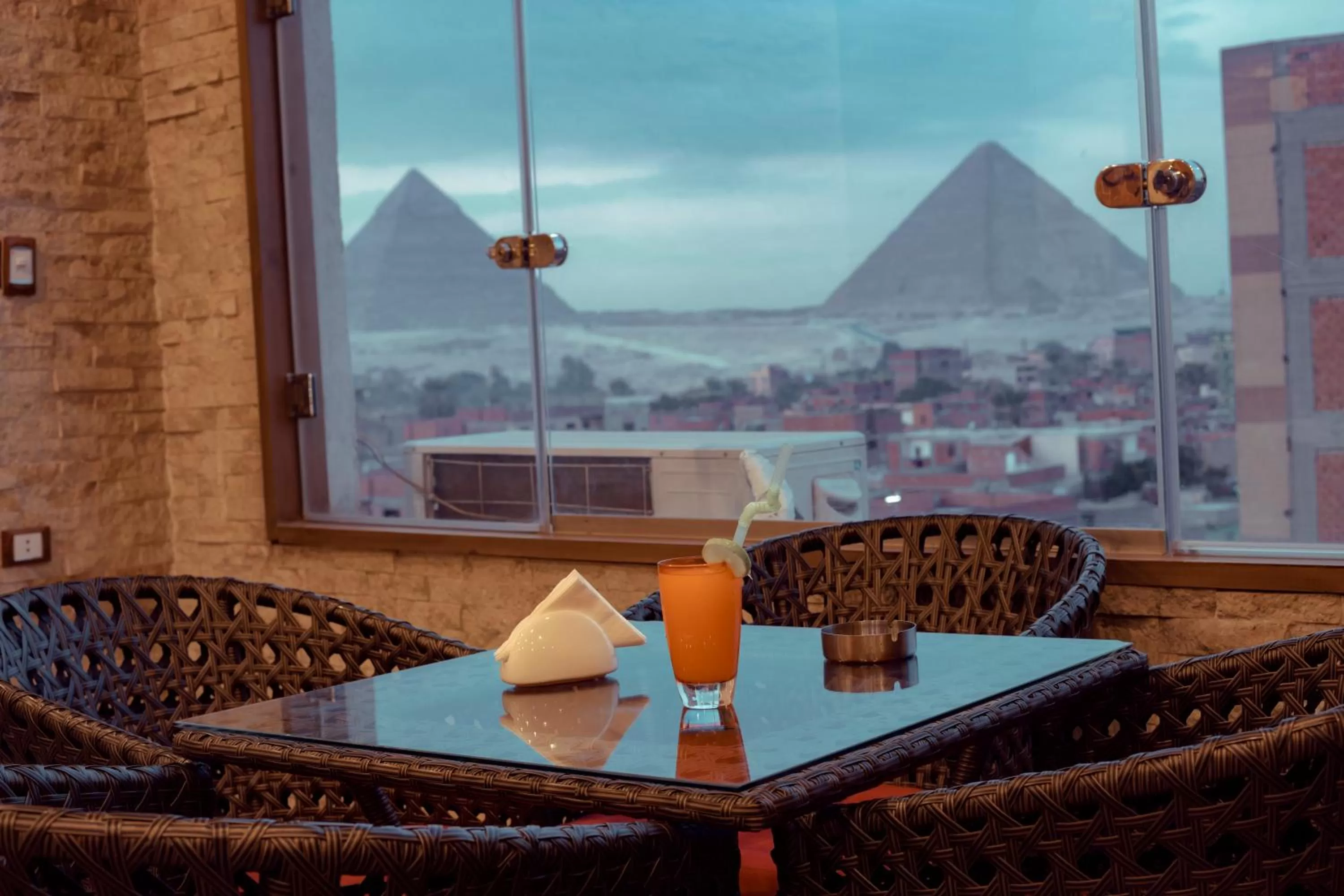 Restaurant/places to eat in Brothers Pyramids View Hotel