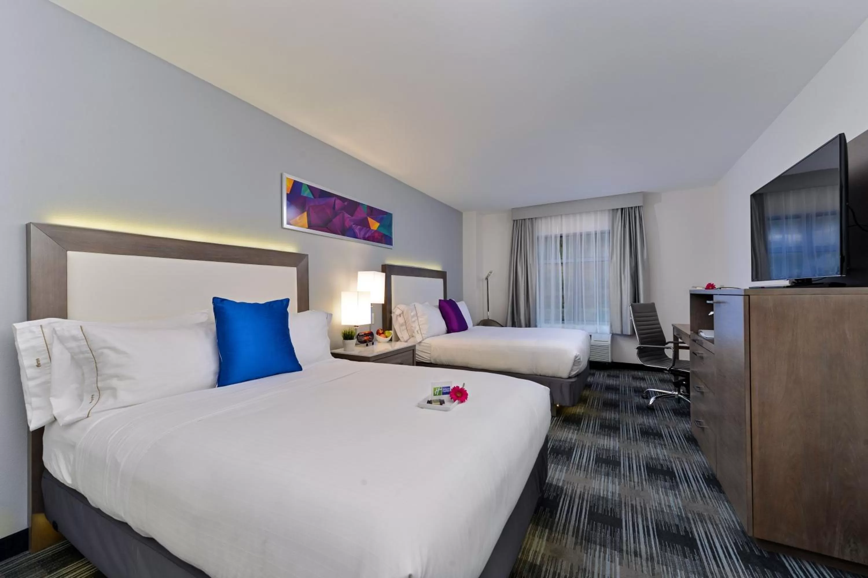 Photo of the whole room, Bed in Holiday Inn Express & Suites San Diego - Mission Valley by IHG