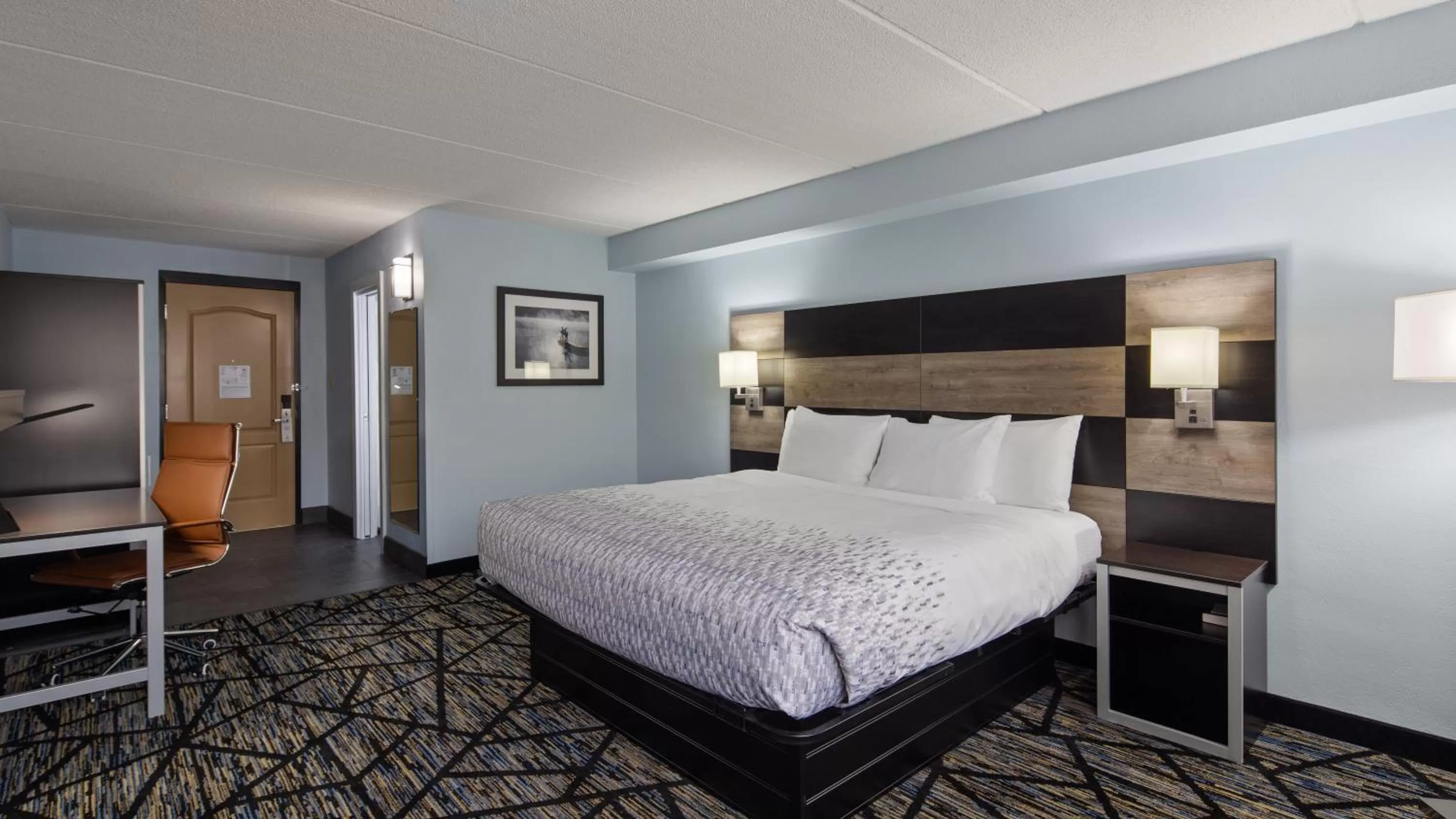 Photo of the whole room, Bed in Clarion Pointe Jacksonville near Camp Lejeune