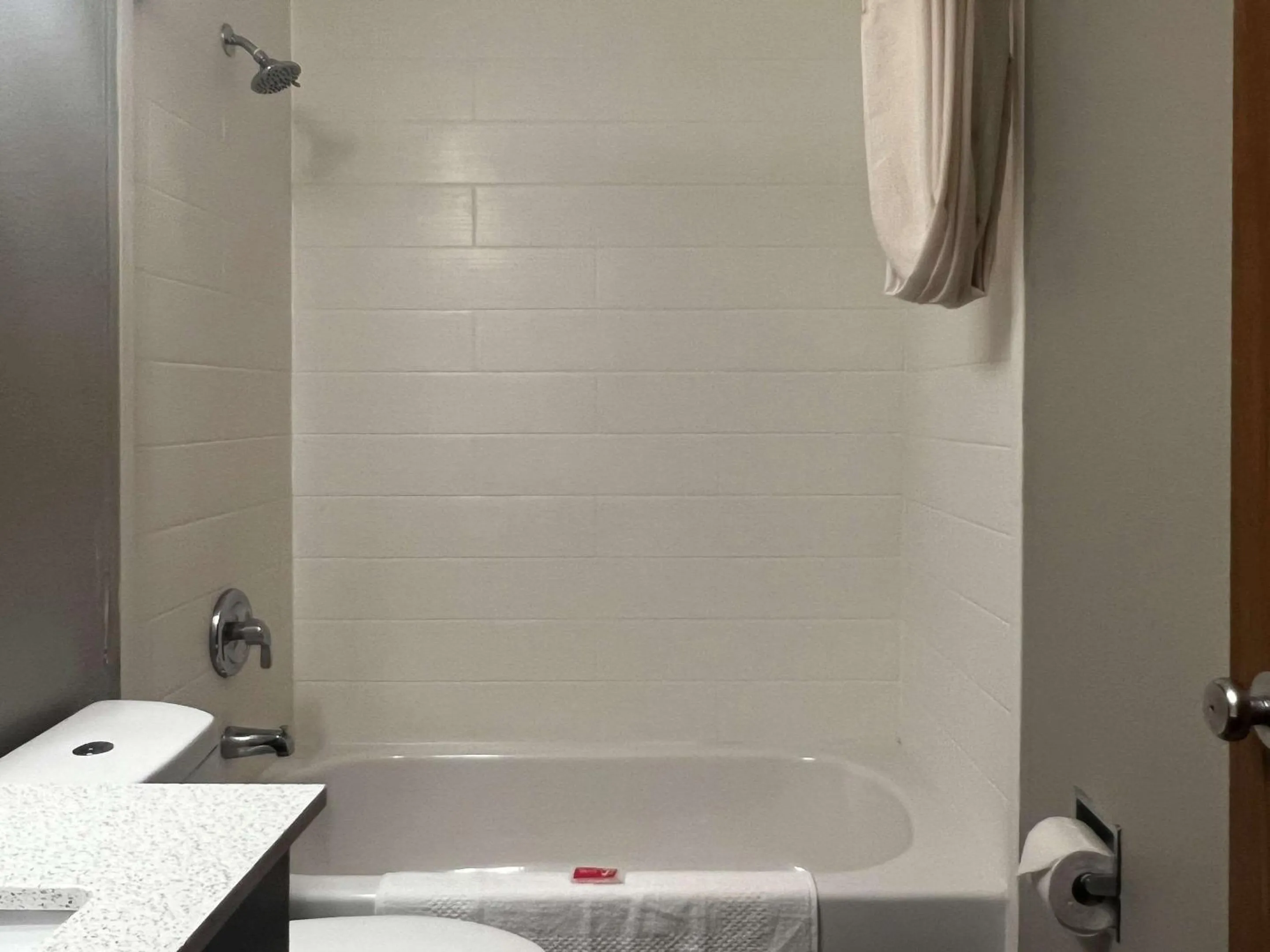 Bedroom, Bathroom in Econo Lodge