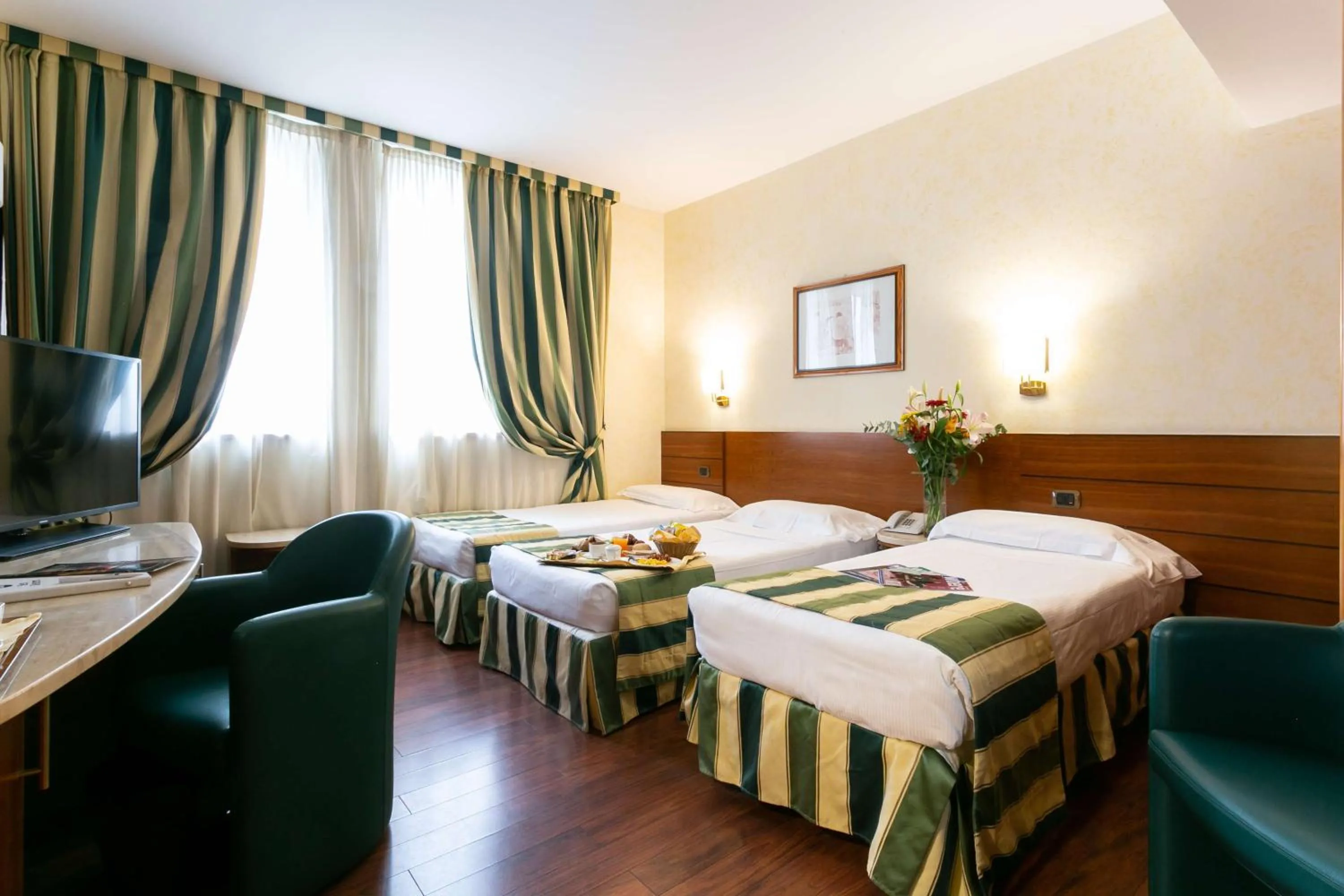 Photo of the whole room, Bed in Hotel Mirage Sure Hotel Collection by Best Western