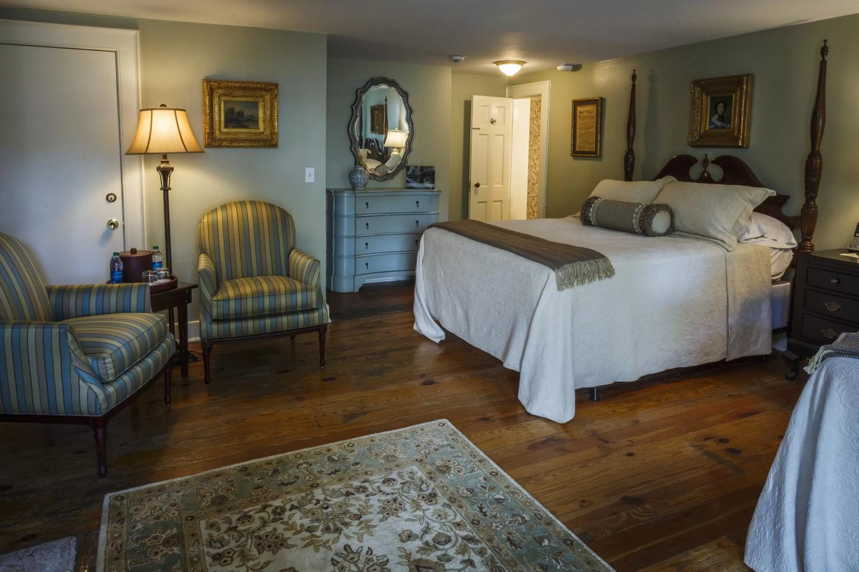Photo of the whole room, Bed in Eliza Thompson House, Historic Inns of Savannah Collection