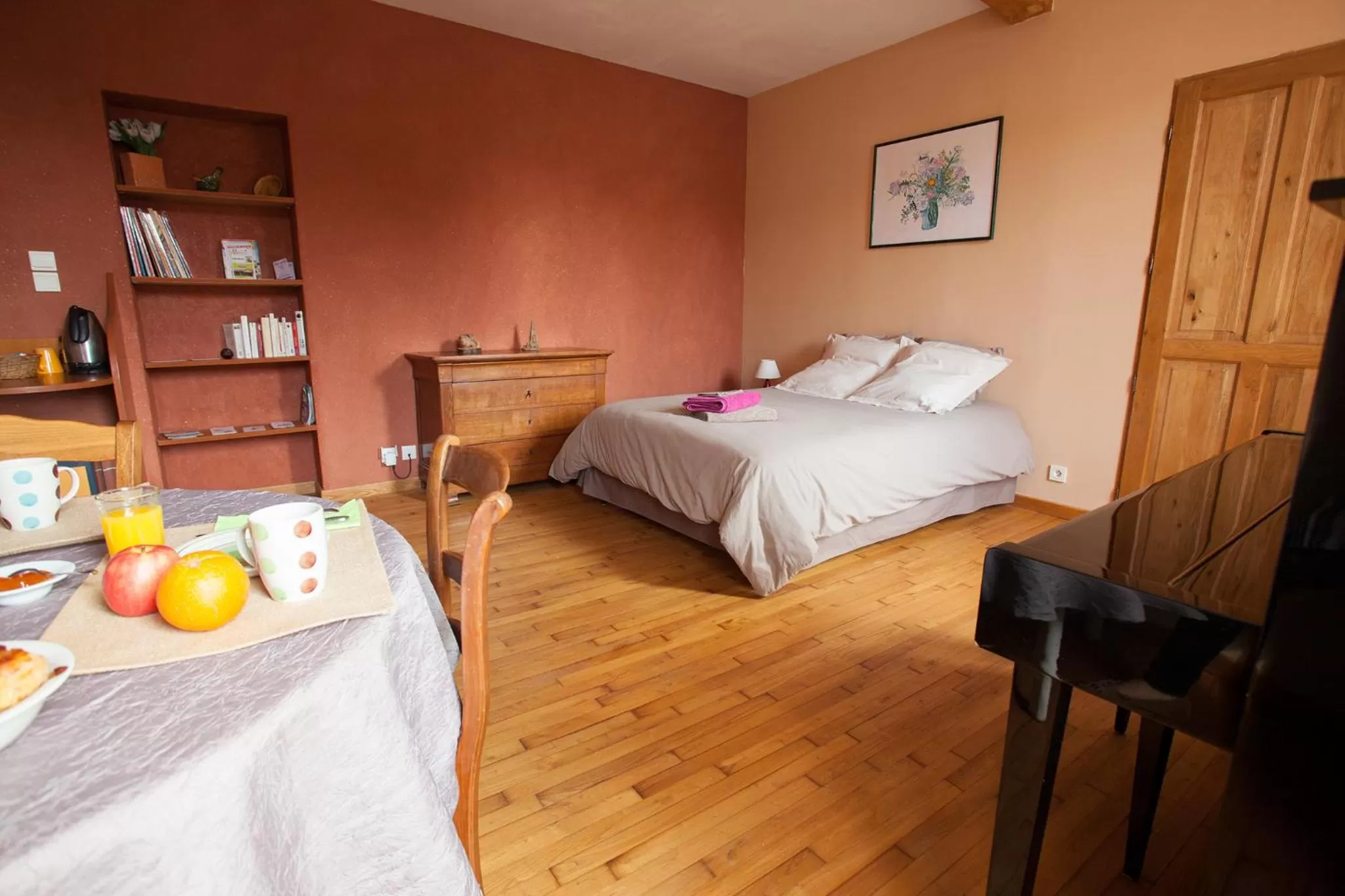 Photo of the whole room, Bed in Au coeur de Montastruc-la-Conseillère - Chambres d'hôtes