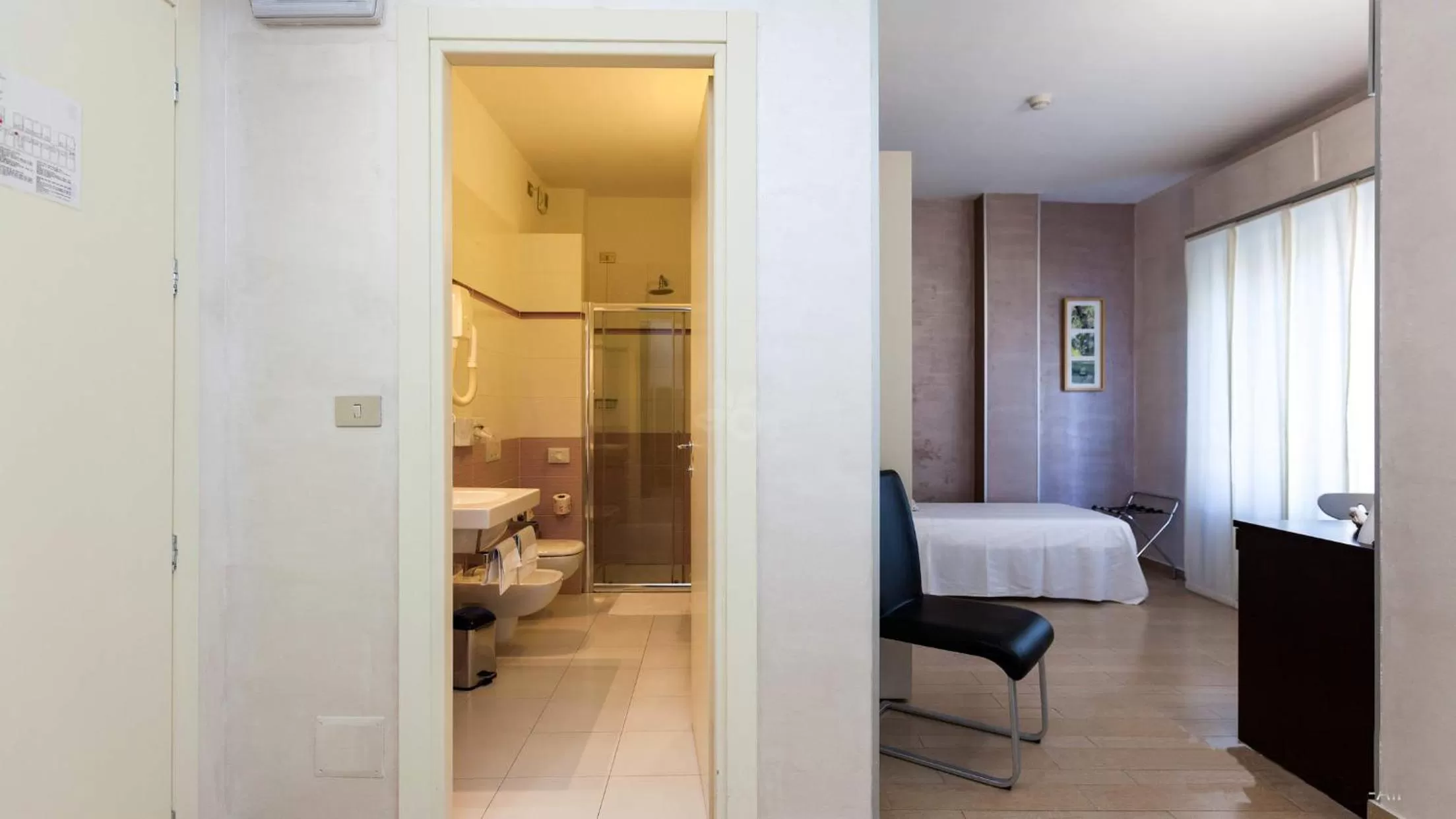 Photo of the whole room in Hotel Lis