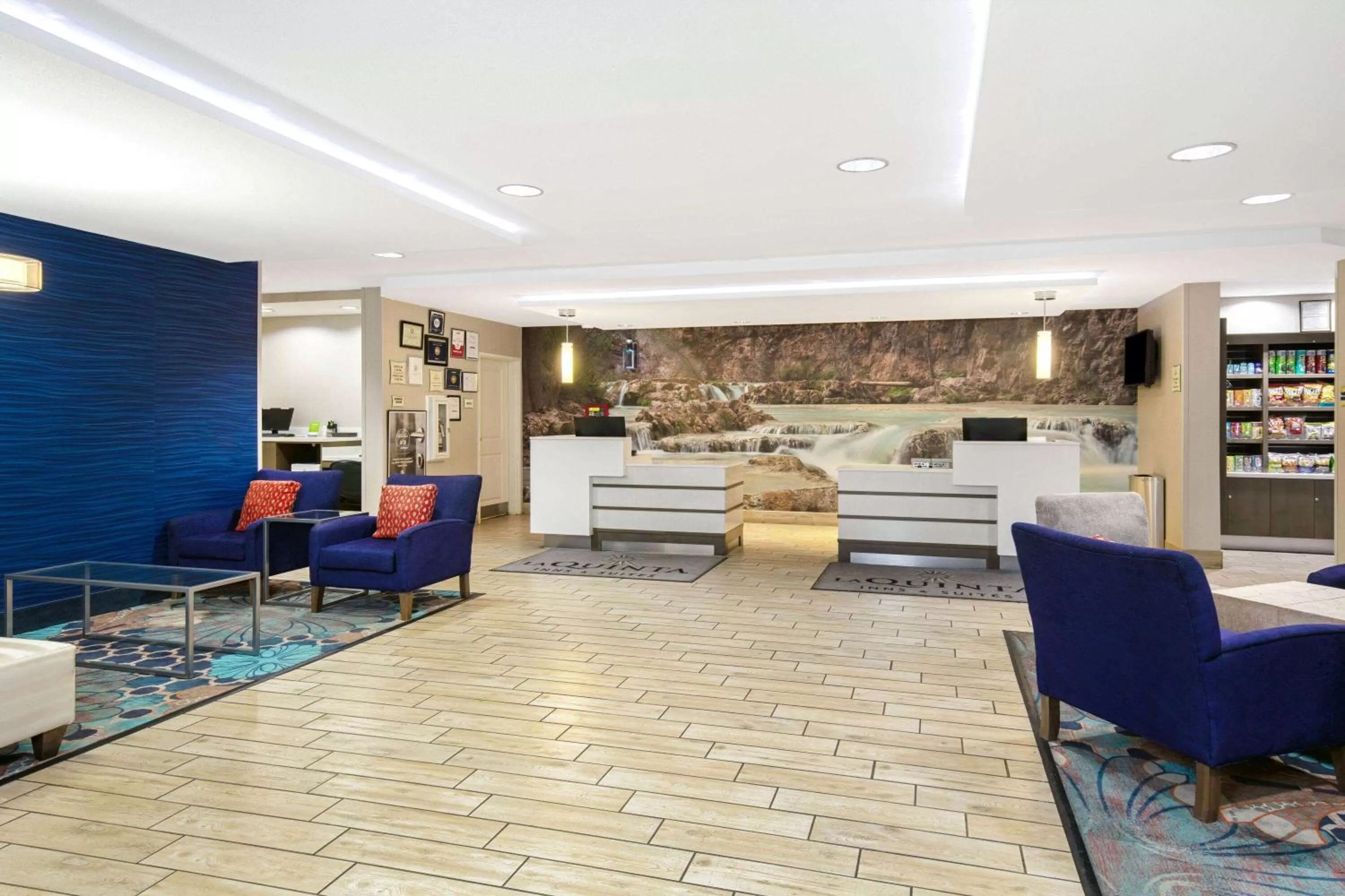 Lobby or reception in La Quinta by Wyndham Kingman