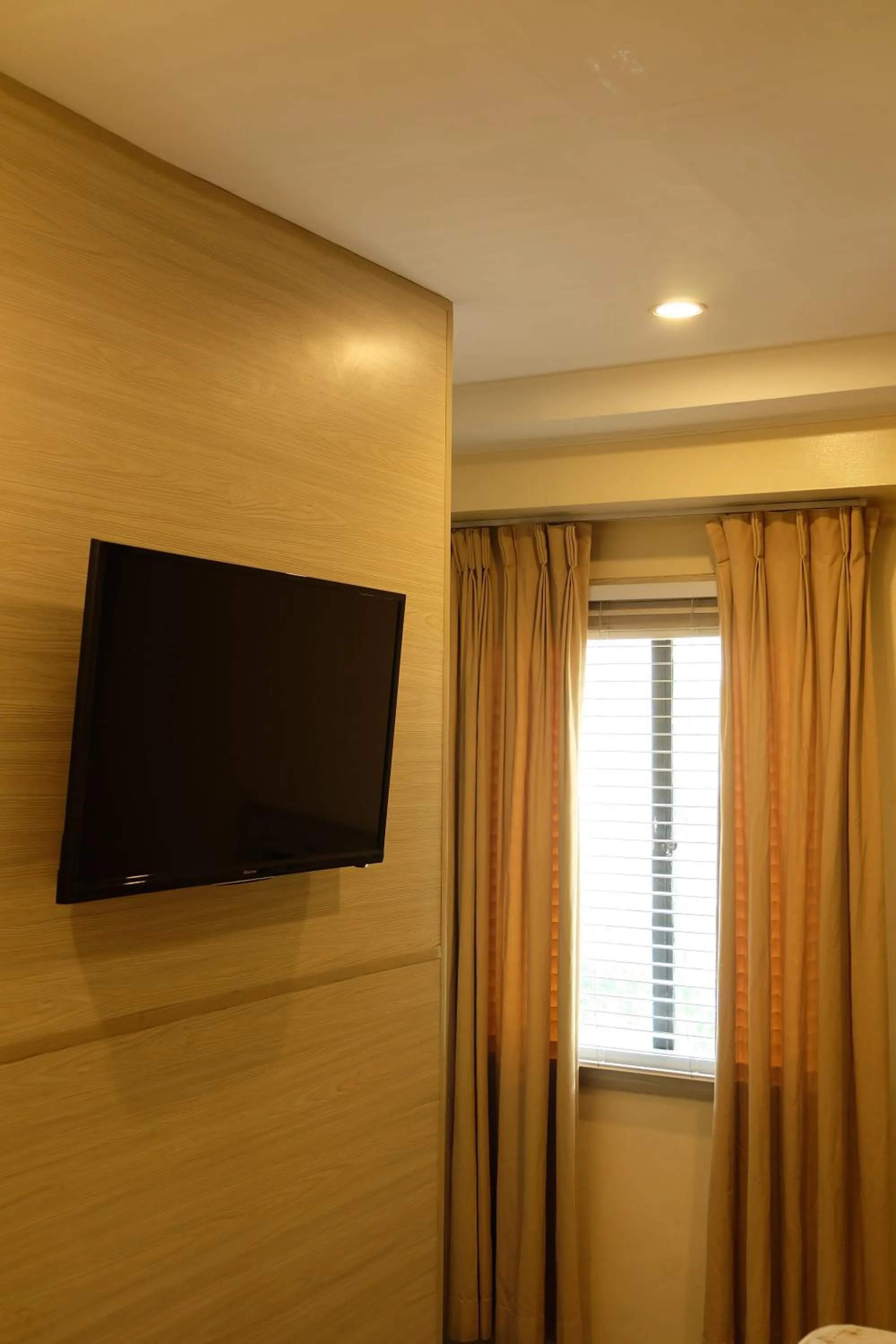 TV and multimedia in Spaces Hotel Makati