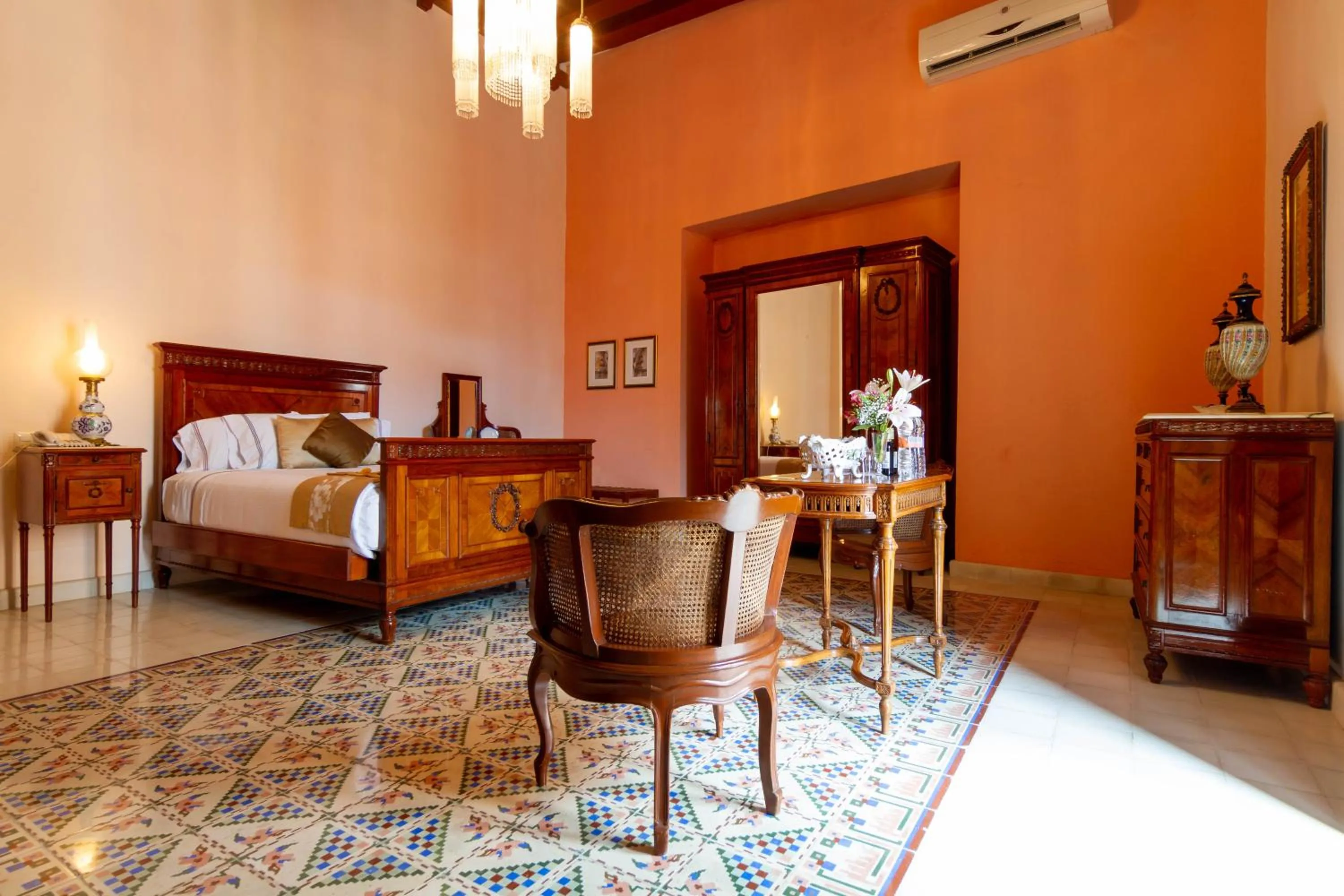 Photo of the whole room, Bed in Hotel Boutique Casa Don Gustavo, Campeche