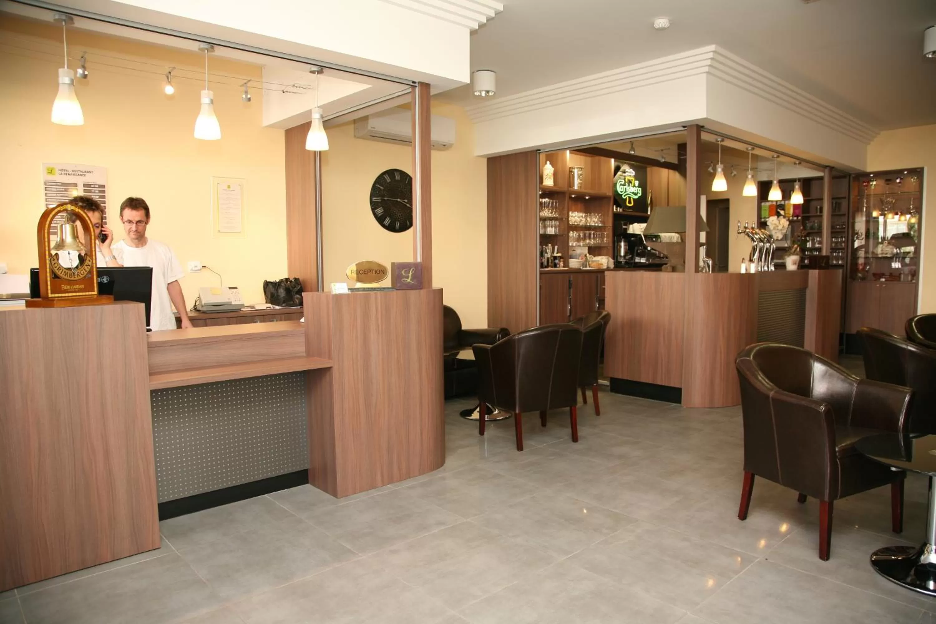 Lobby or reception in Logis Hôtel- Restaurant La Renaissance