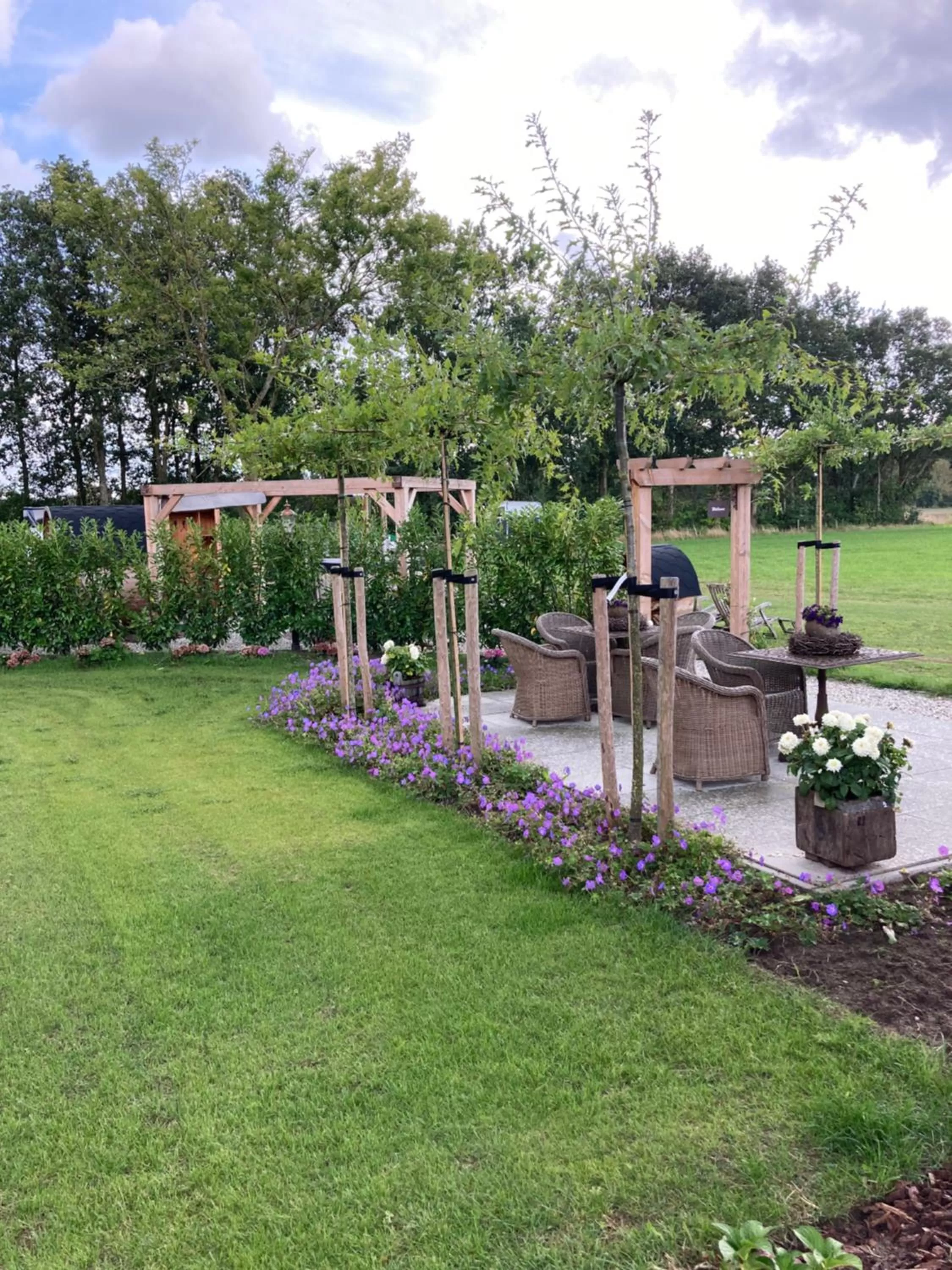 Garden in Bed & Breakfast Hoeve Happiness