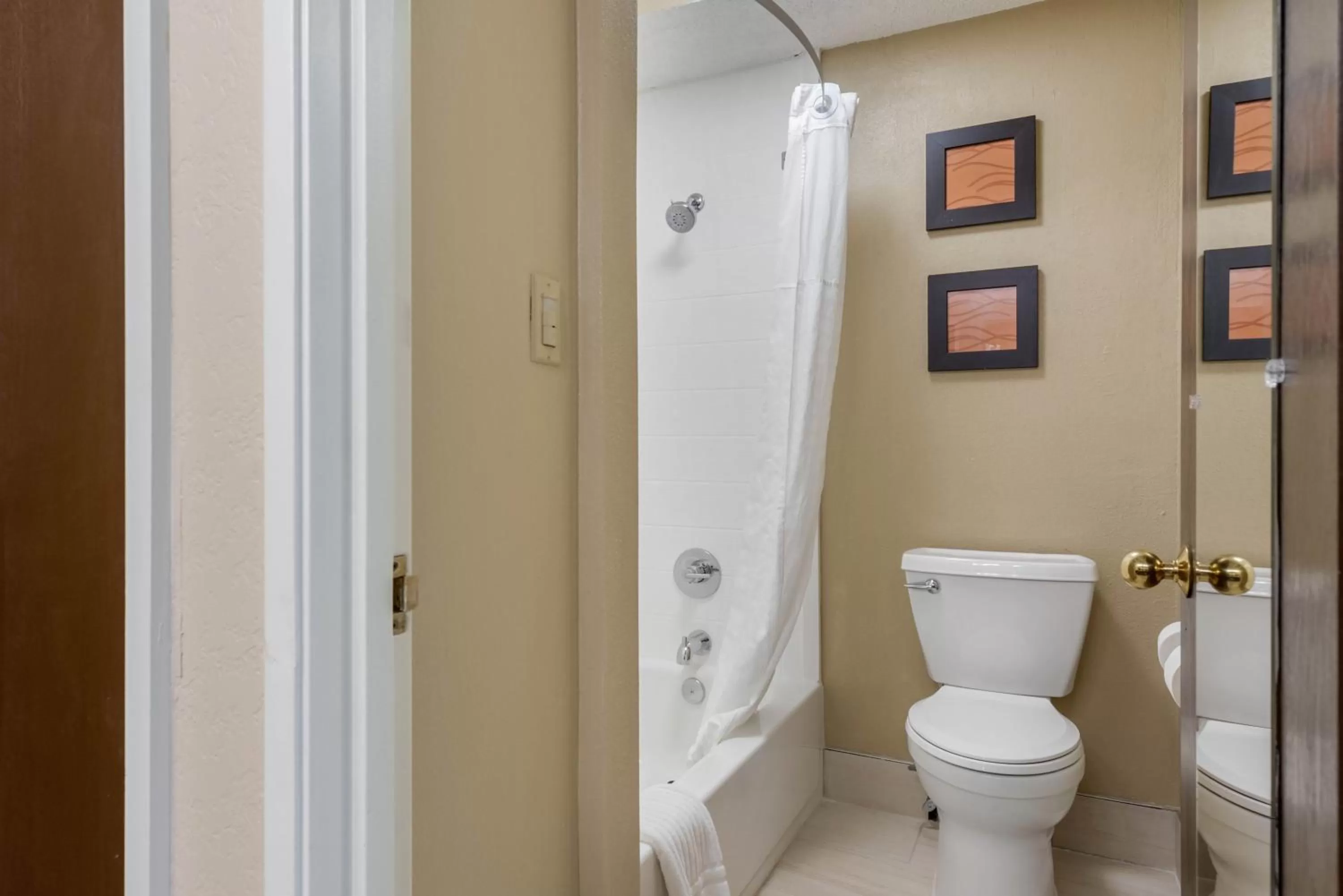 Bathroom in Comfort Inn Indianapolis South