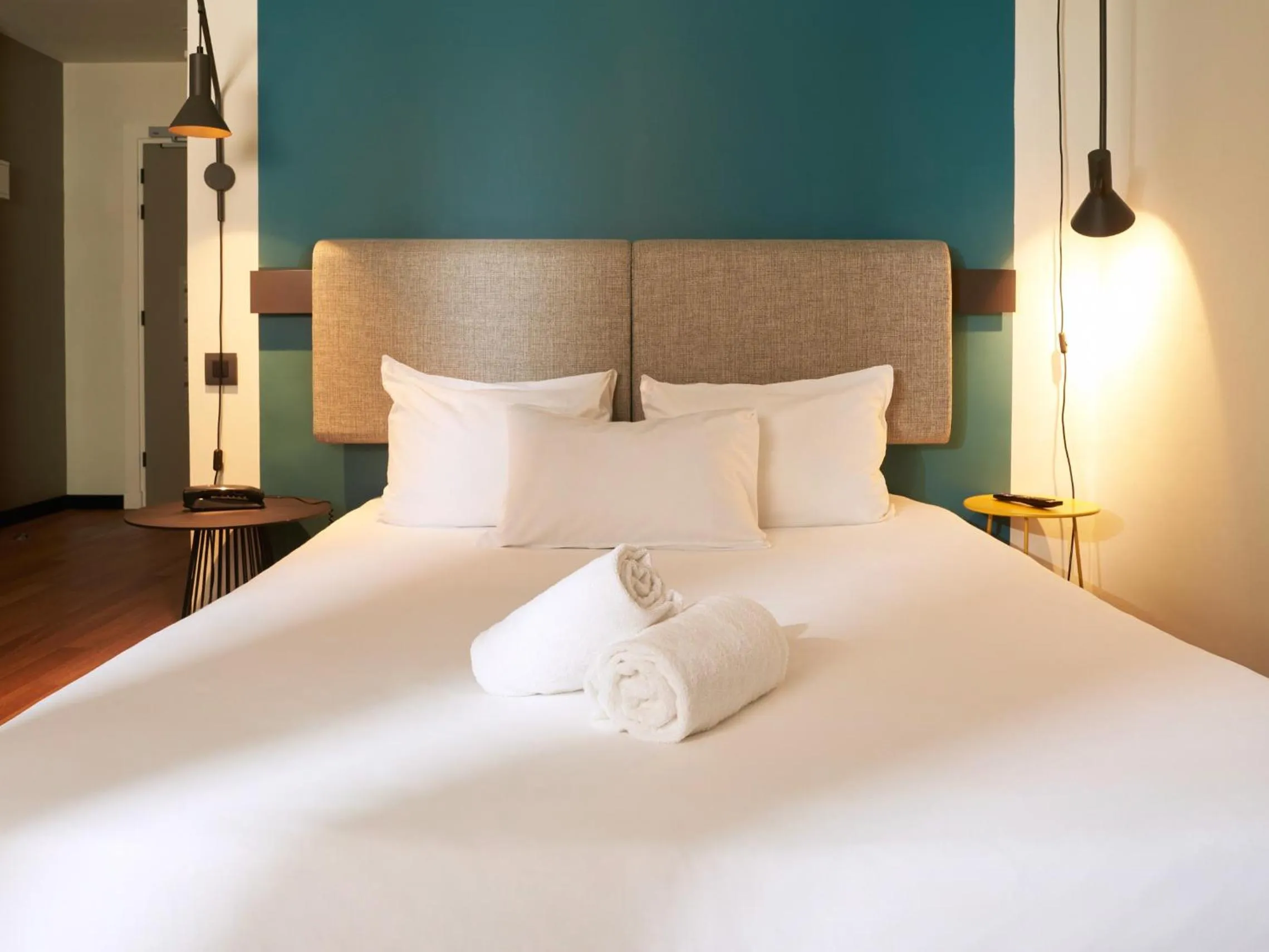 Property building, Bed in Ibis Madrid Aeropuerto Barajas