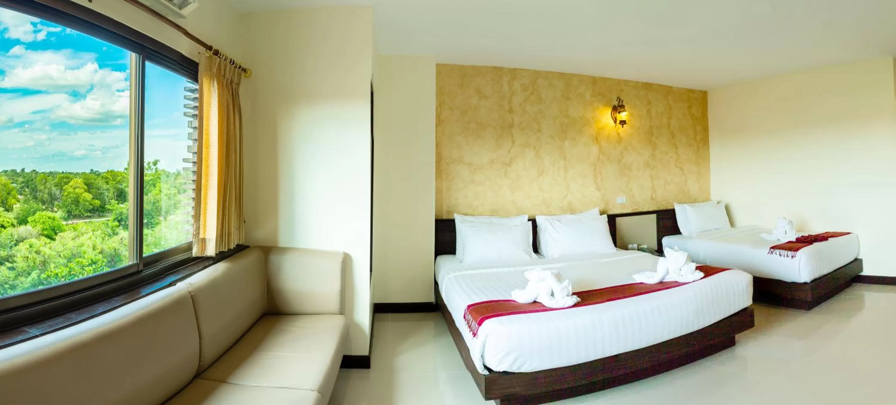 Bed in Phanomrungpuri Hotel Buriram