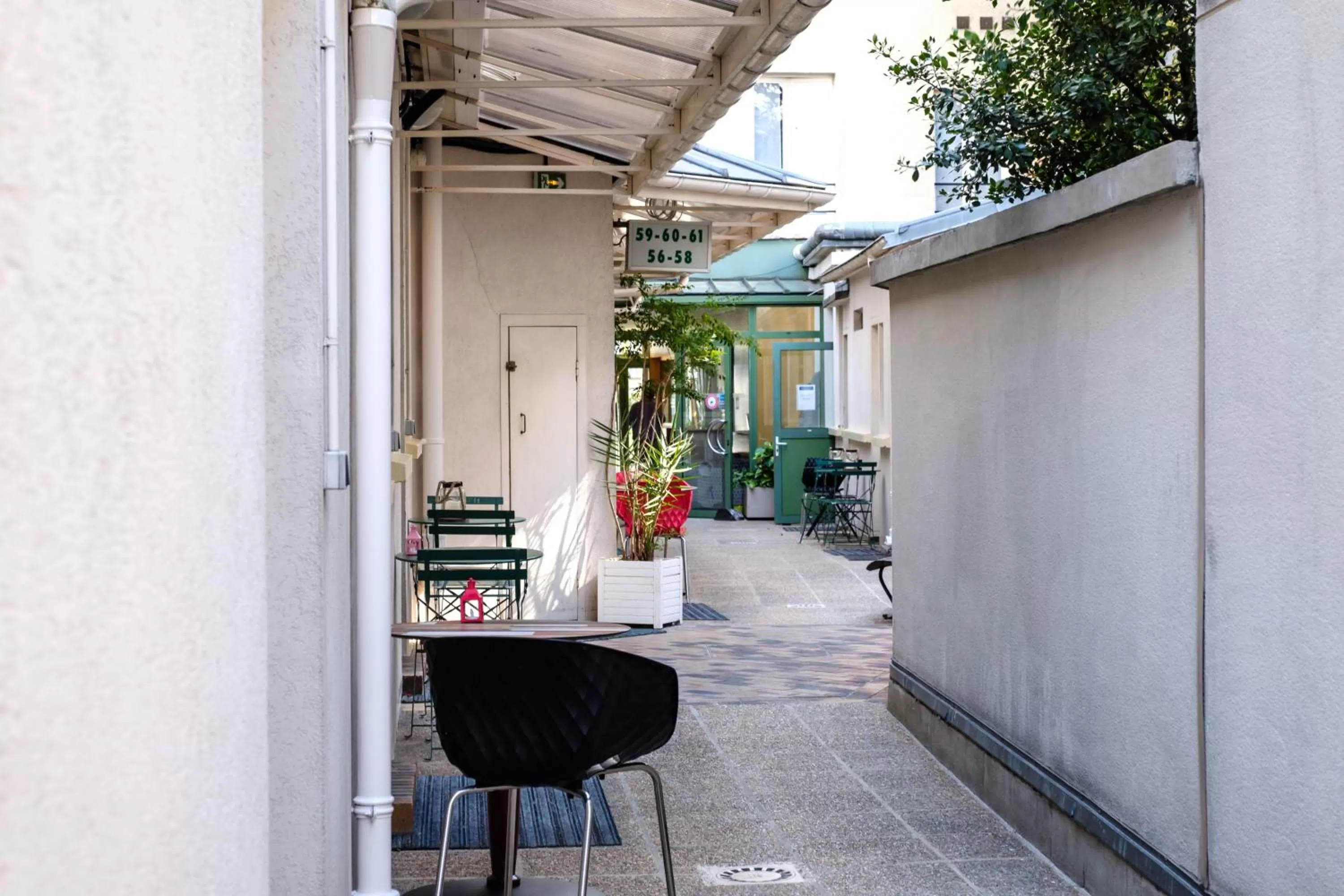 Patio in HOTEL DE PARIS MONTPARNASSE