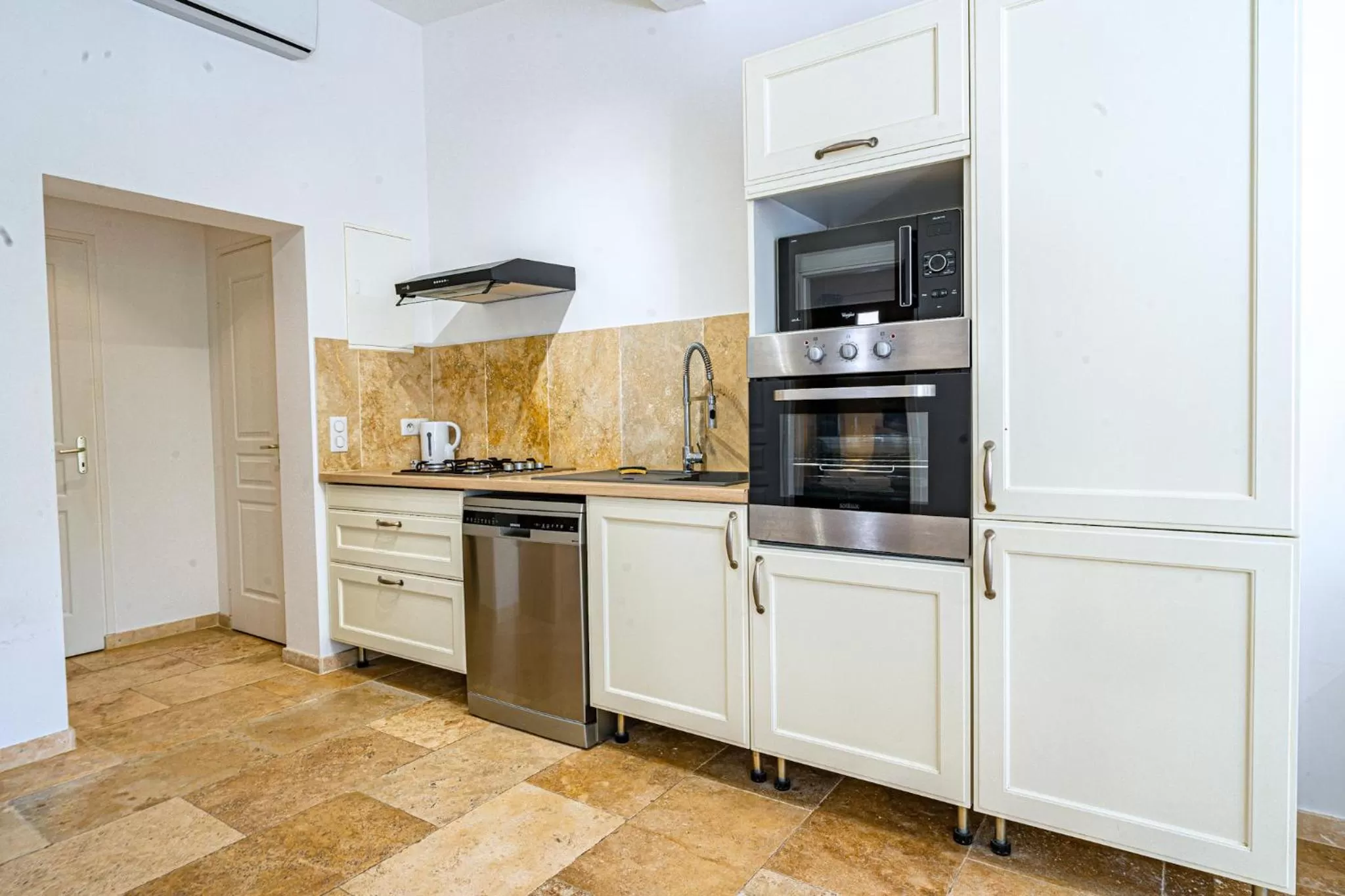 Property building in Domaine de l'Aufrene