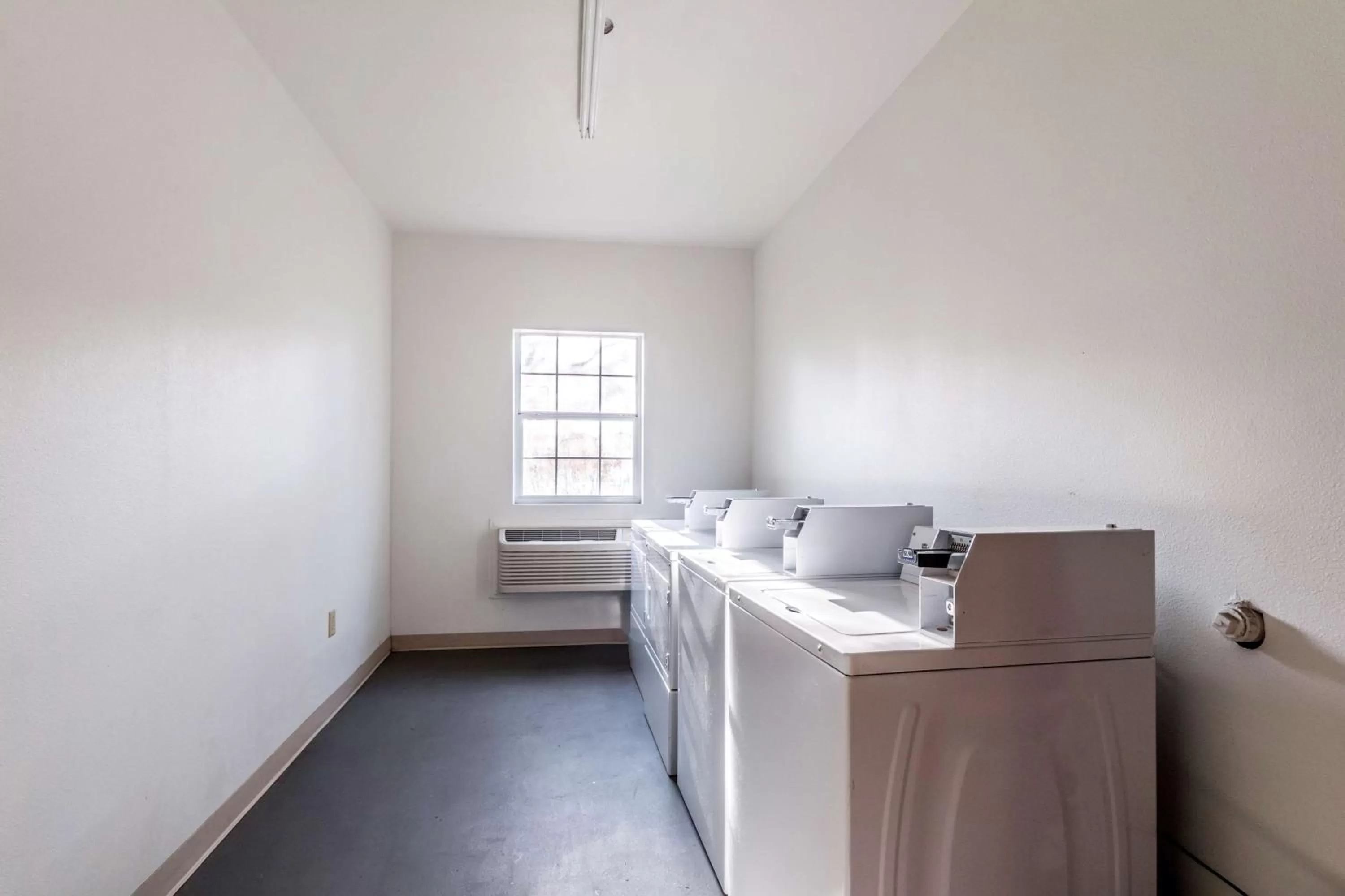 On site, Bed in Motel 6-Jourdanton, TX