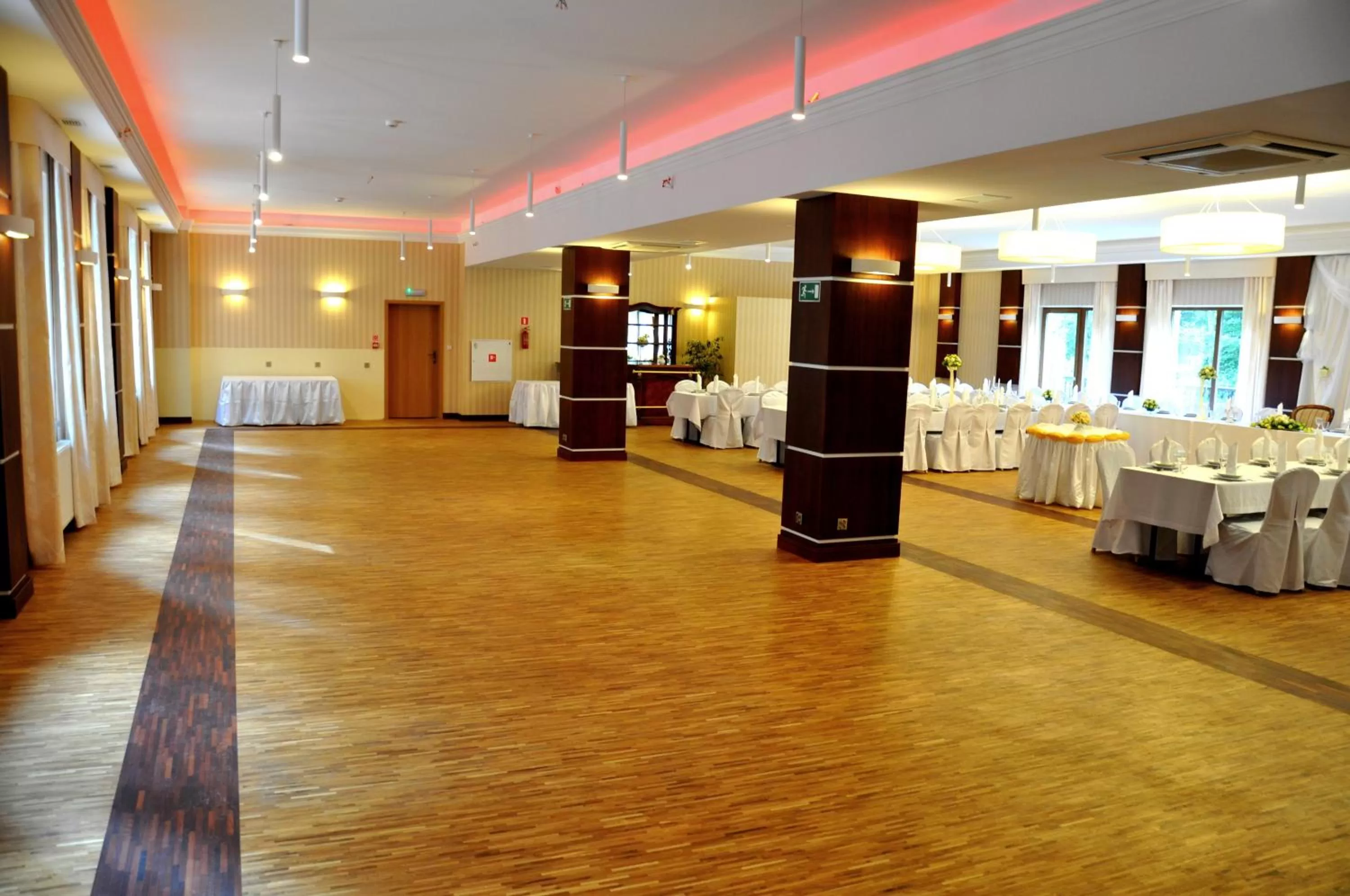 Restaurant/places to eat, Banquet Facilities in Hotel Mir-Jan SPA