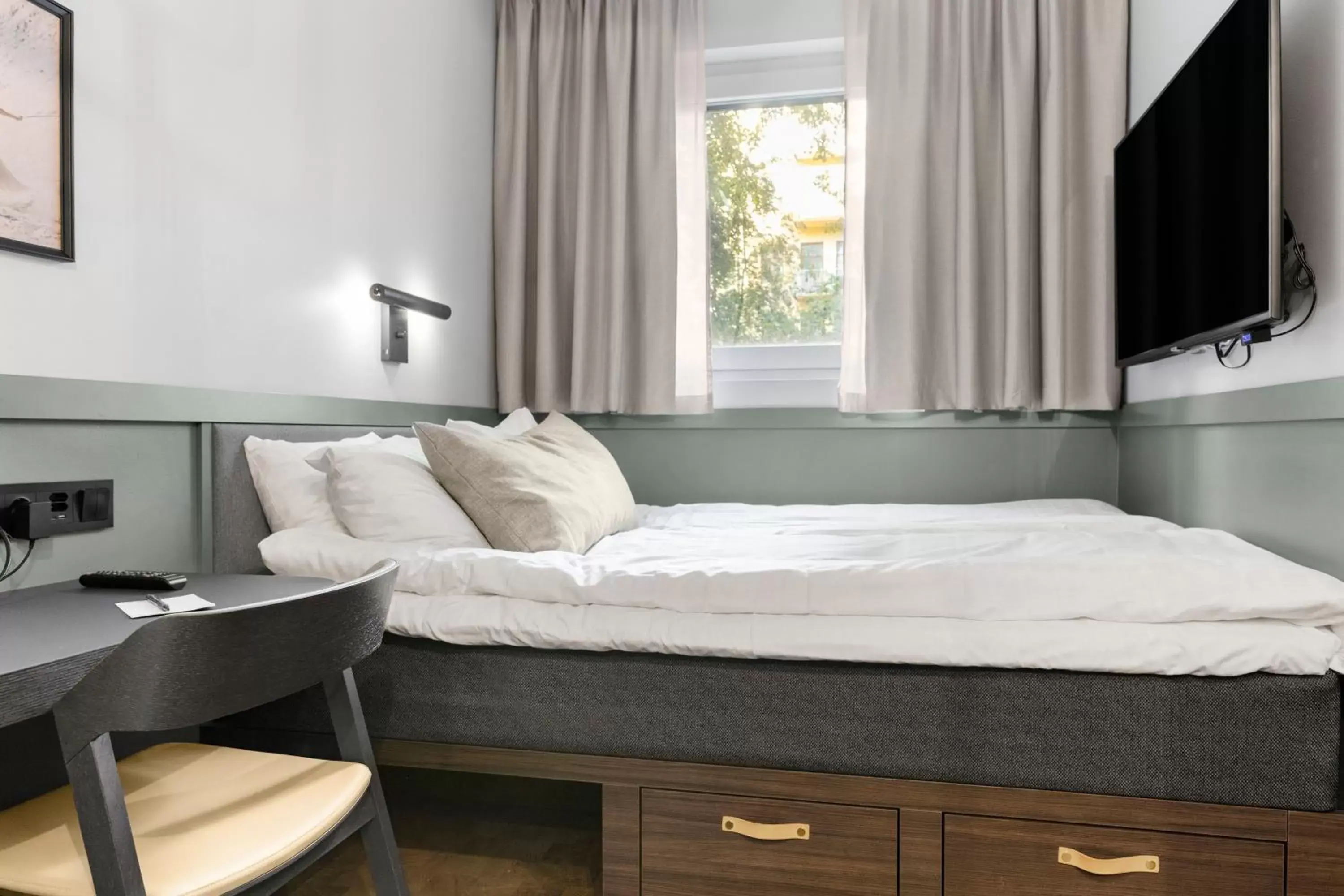 Superior Queen Room - Non-Smoking in Best Western Hotel at 108 Superior Queen Room - Non-Smoking in Best Western Hotel at 108