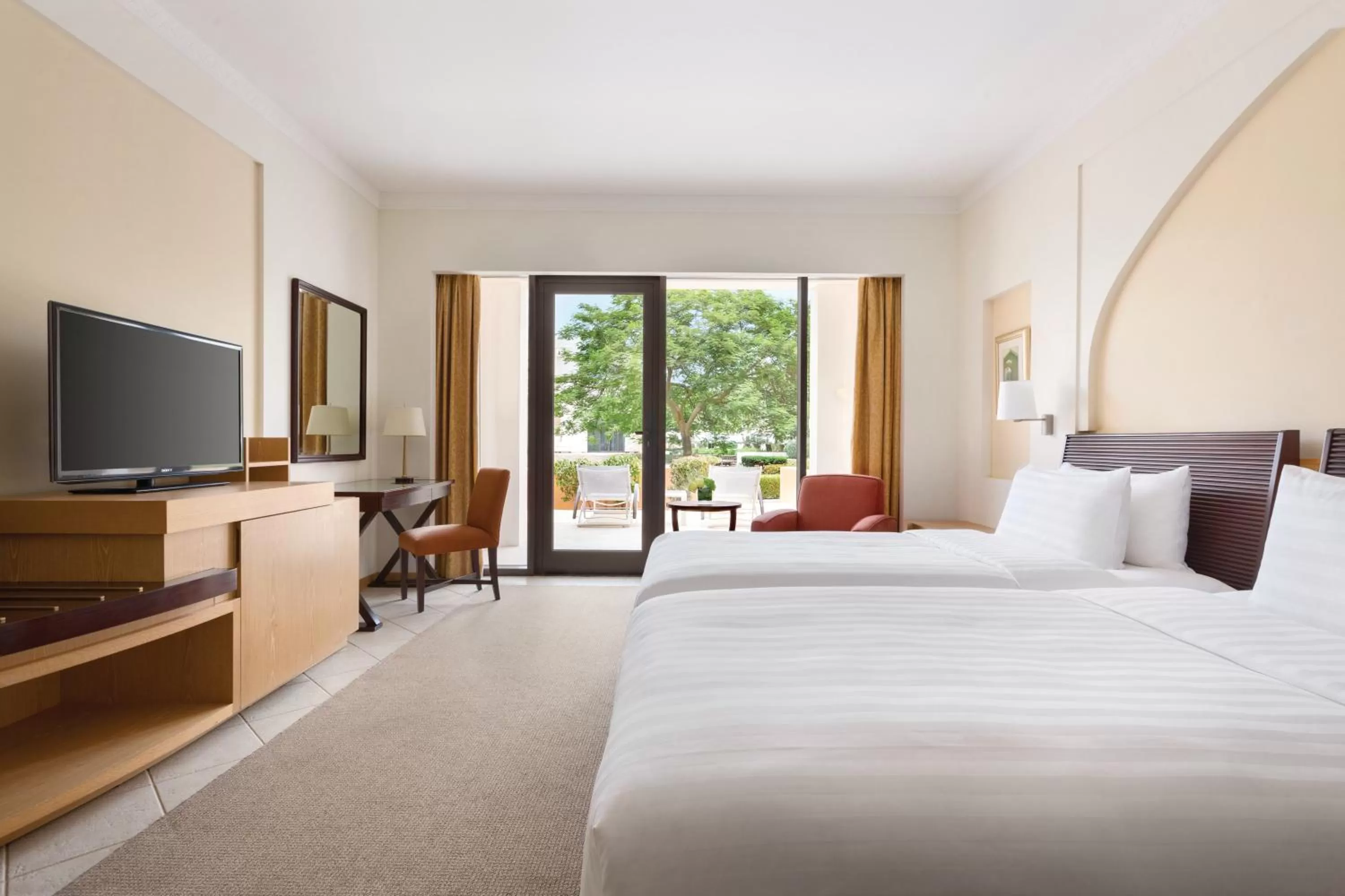 Photo of the whole room, Bed in Shangri-La Barr Al Jissah, Muscat