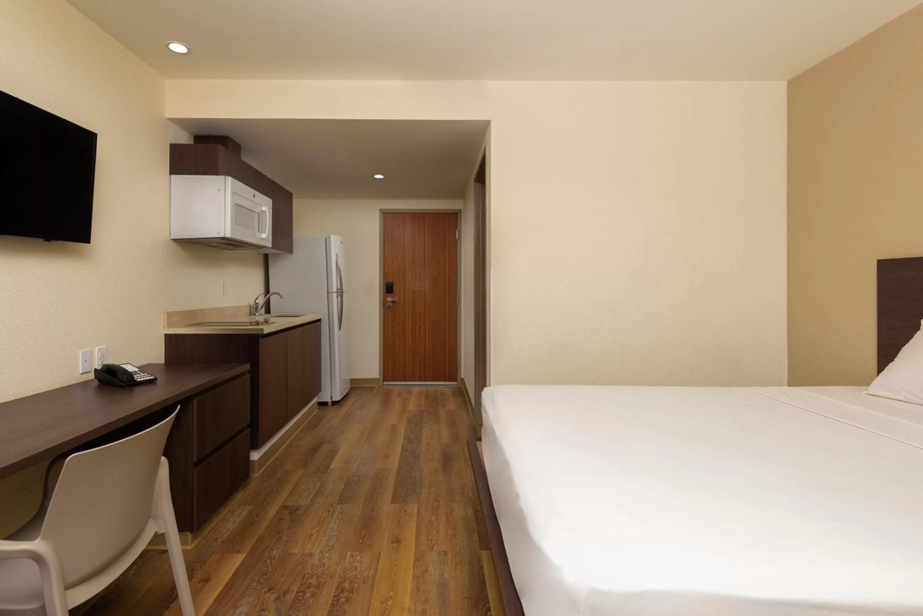 Bed in Extended Suites Tijuana Macroplaza