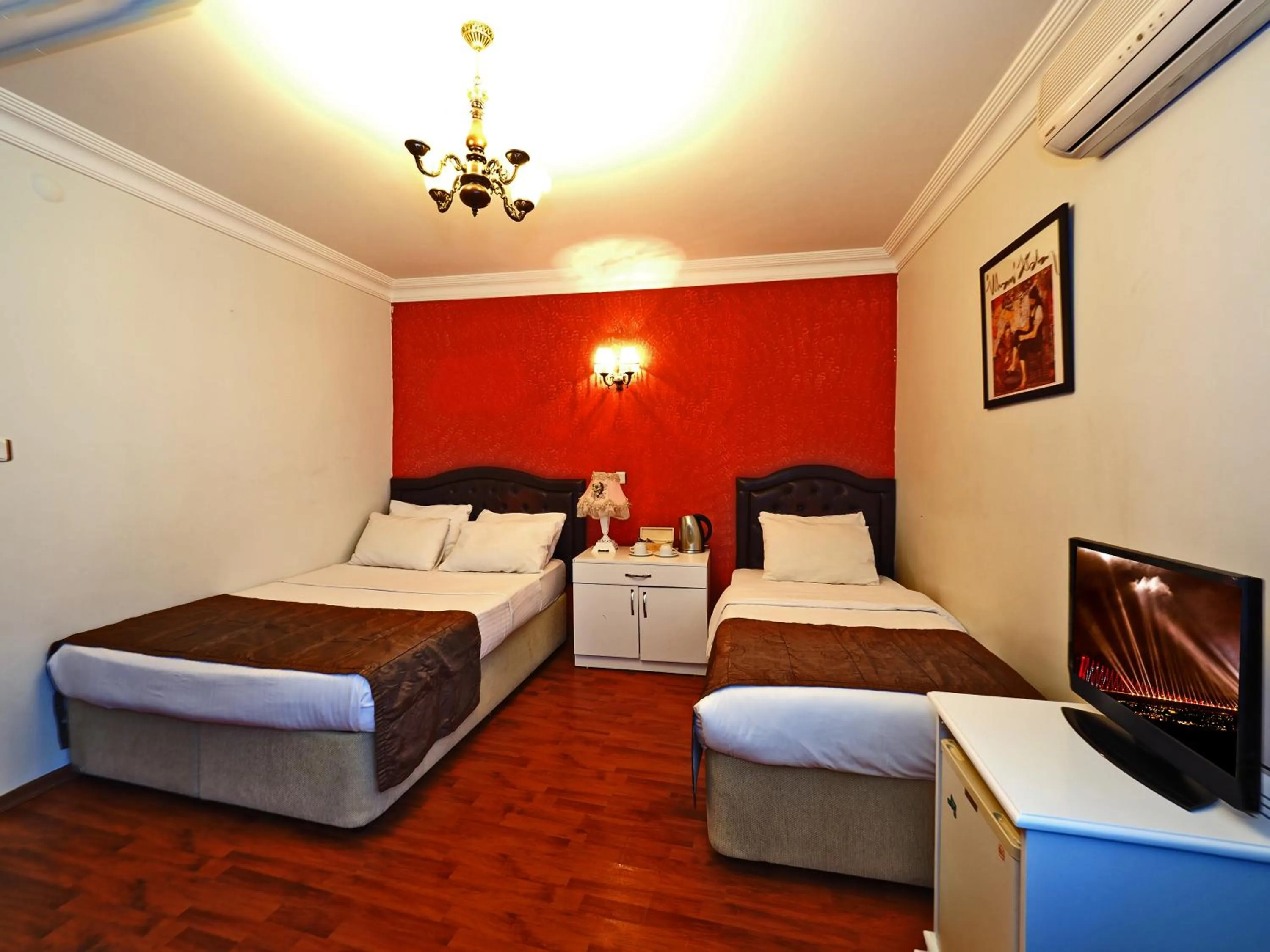 Photo of the whole room, Bed in The Sunrise Hotel