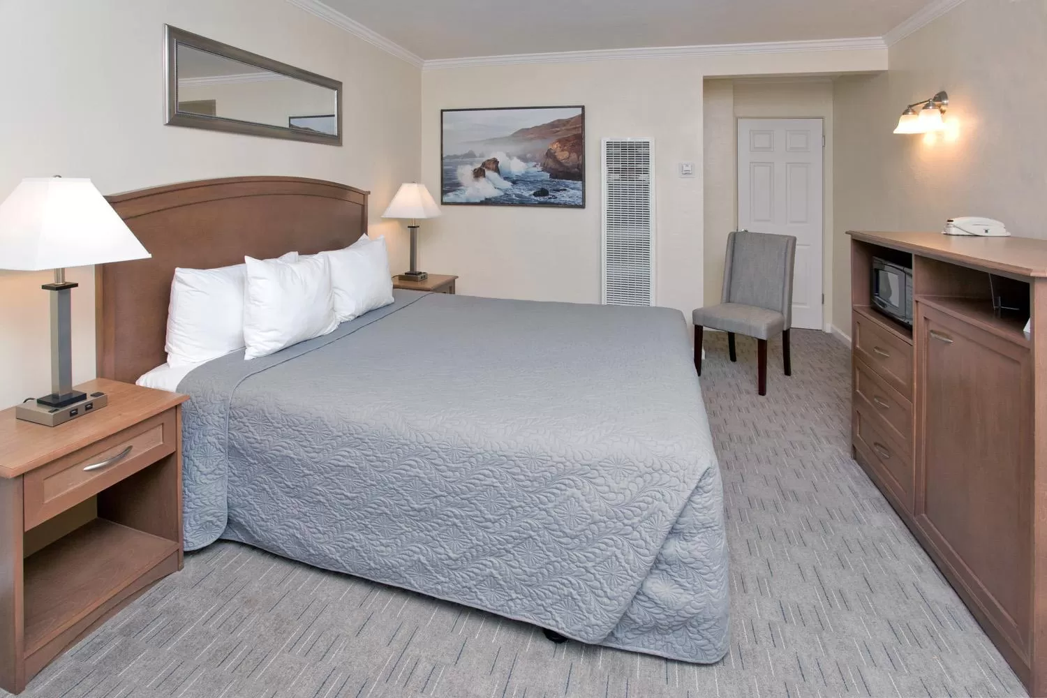 Photo of the whole room, Bed in Villa Franca Inn