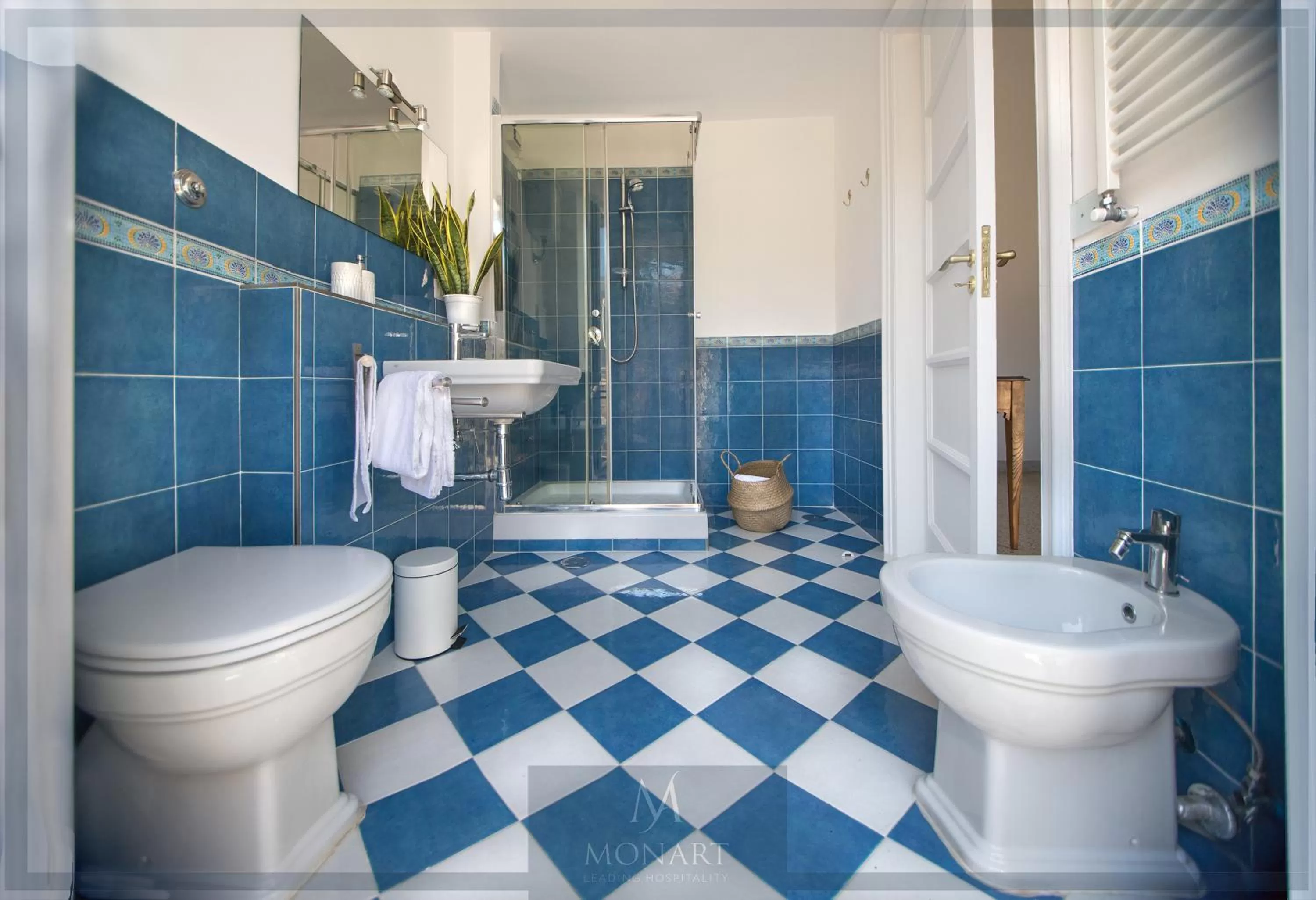 Bathroom in MONART HOSPITALITY Cavour