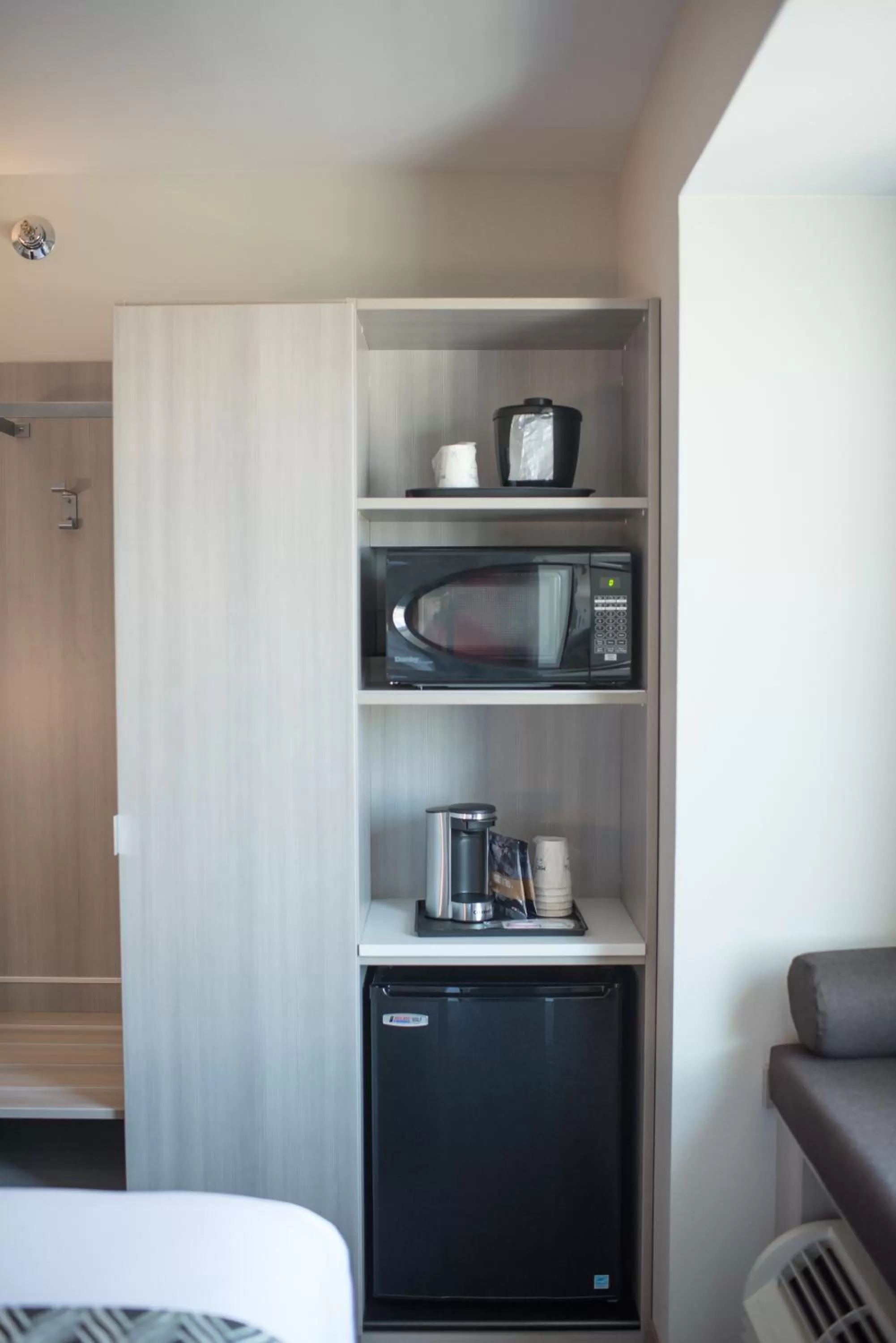 Coffee/tea facilities, Bed in Microtel Inn & Suites by Wyndham West Fargo Near Medical Center