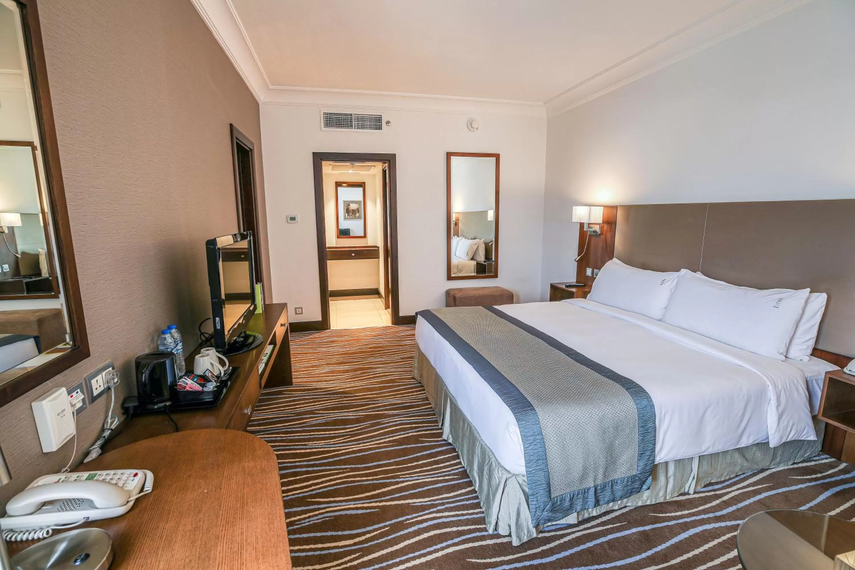 Photo of the whole room, Bed in Copthorne Downtown by Millennium