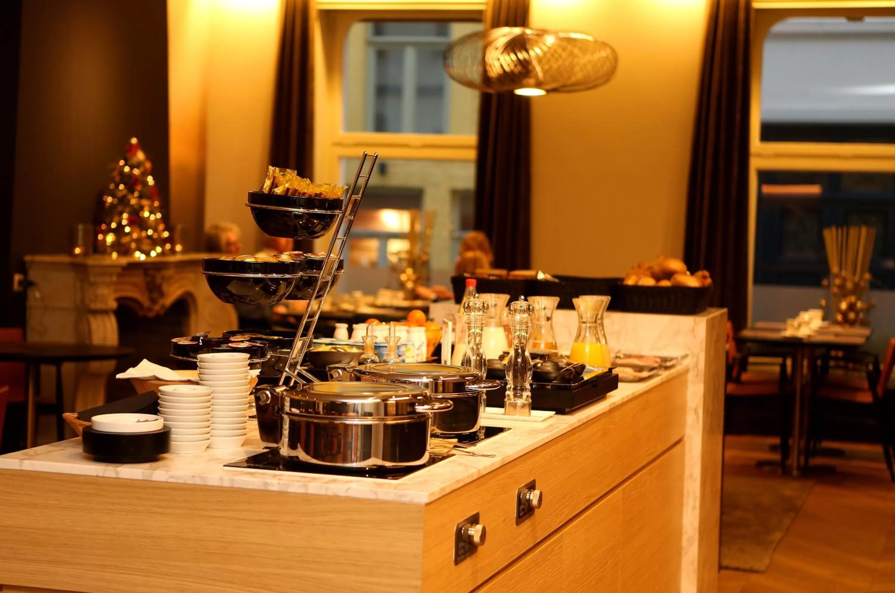 Restaurant/places to eat in Hotel Acacia