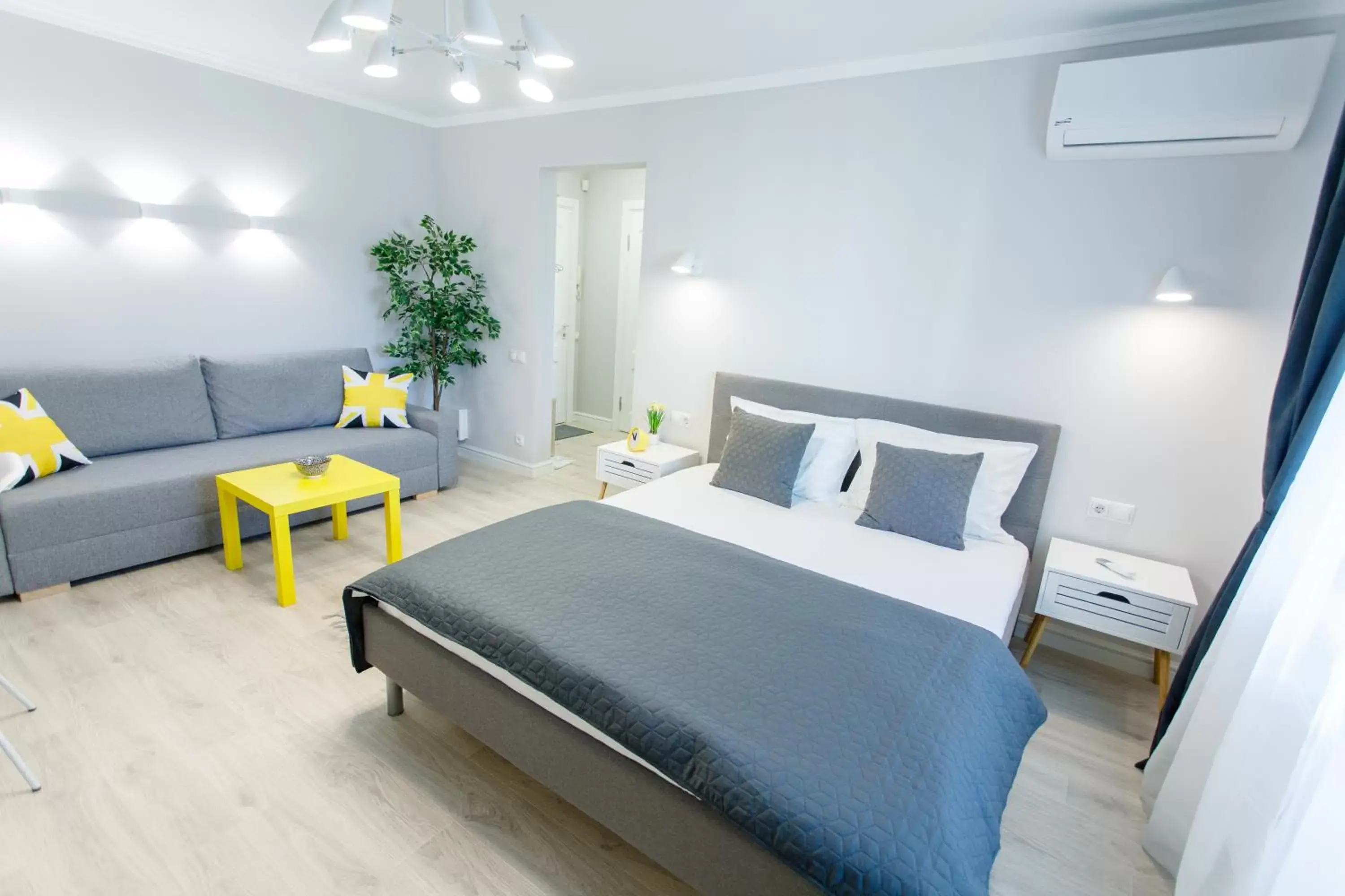 Deluxe Queen Room in Apart-Hotel LAVINA з ДЖАКУЗІ Deluxe Queen Room in Apart-Hotel LAVINA з ДЖАКУЗІ