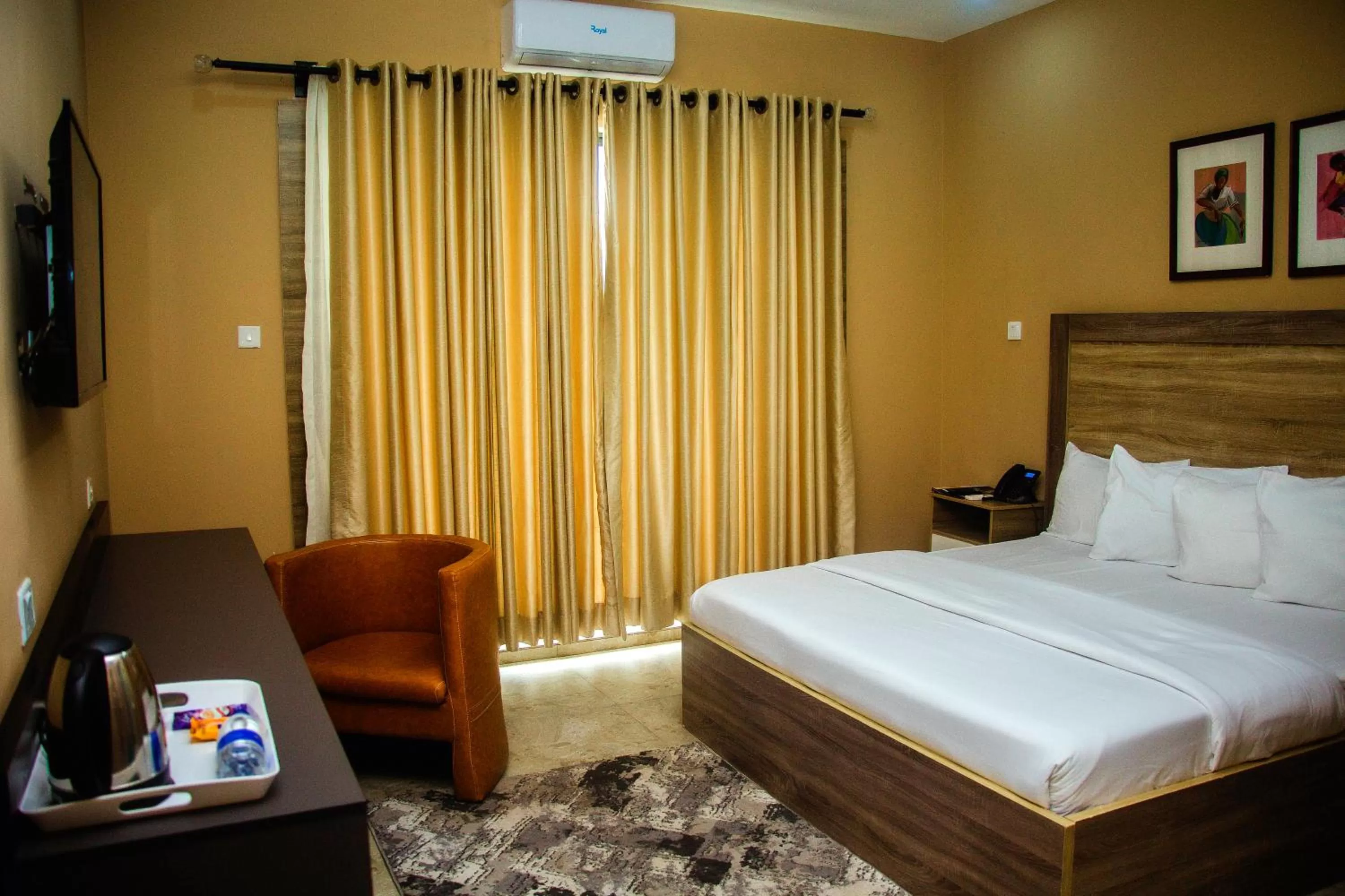 Bed in Hotel Capitol