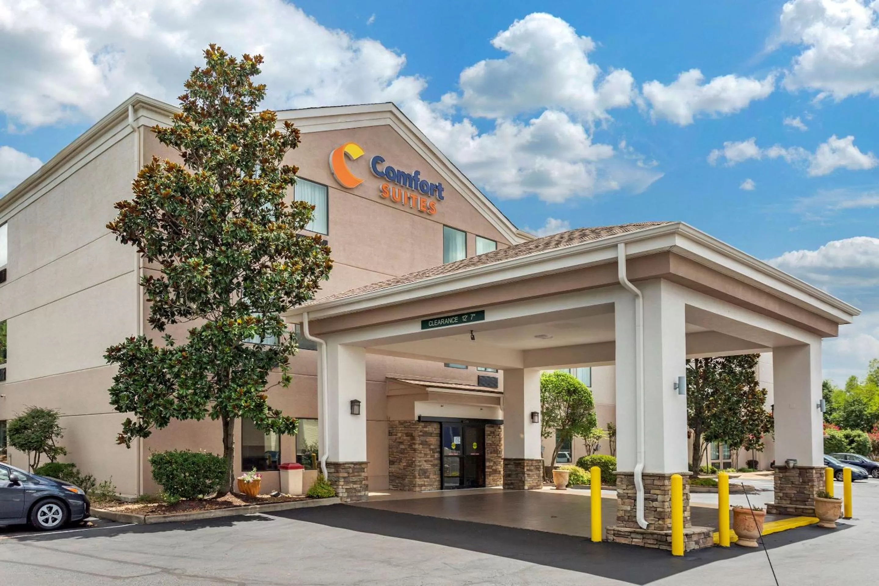 Property building in Comfort Suites Cordova