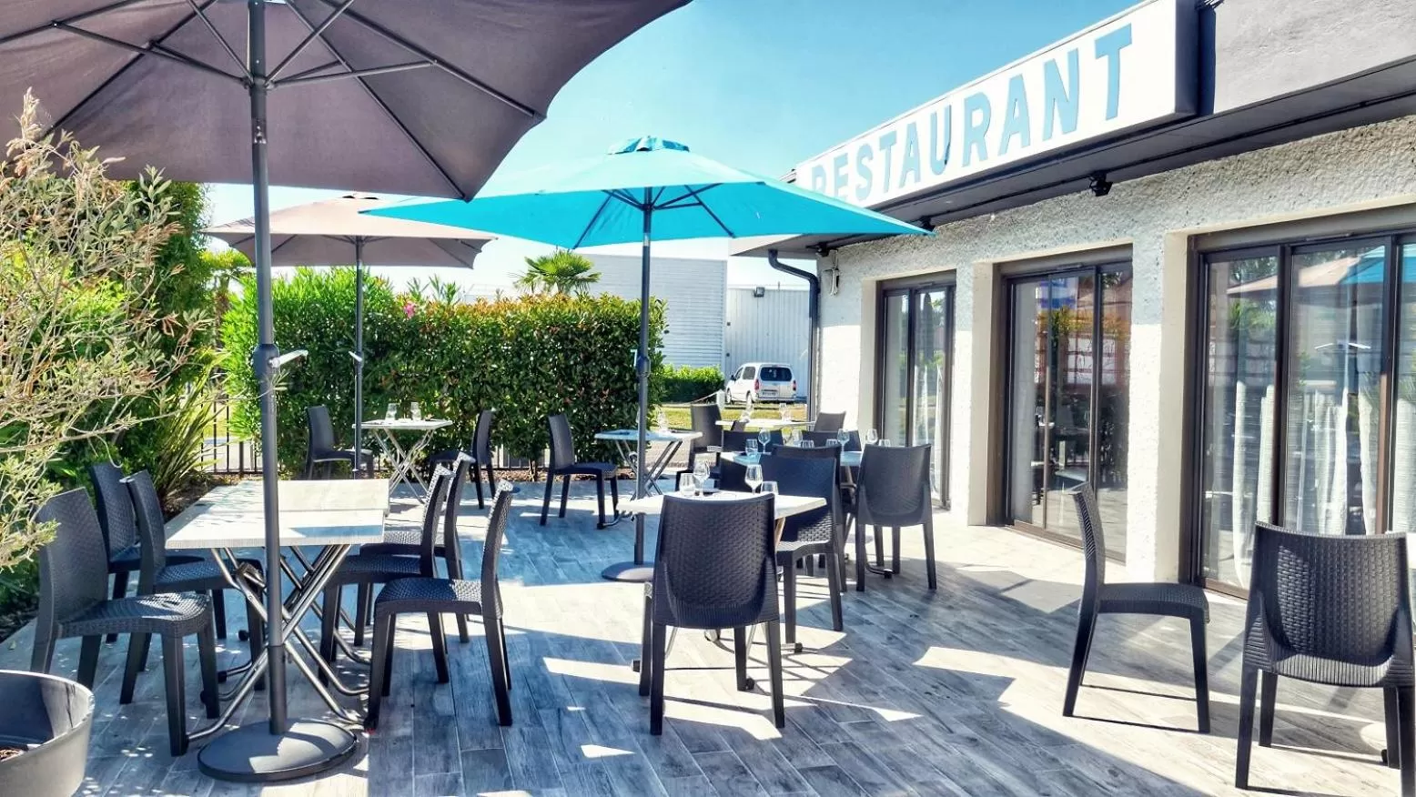 Patio in Citotel Hôtel Le Capricorne