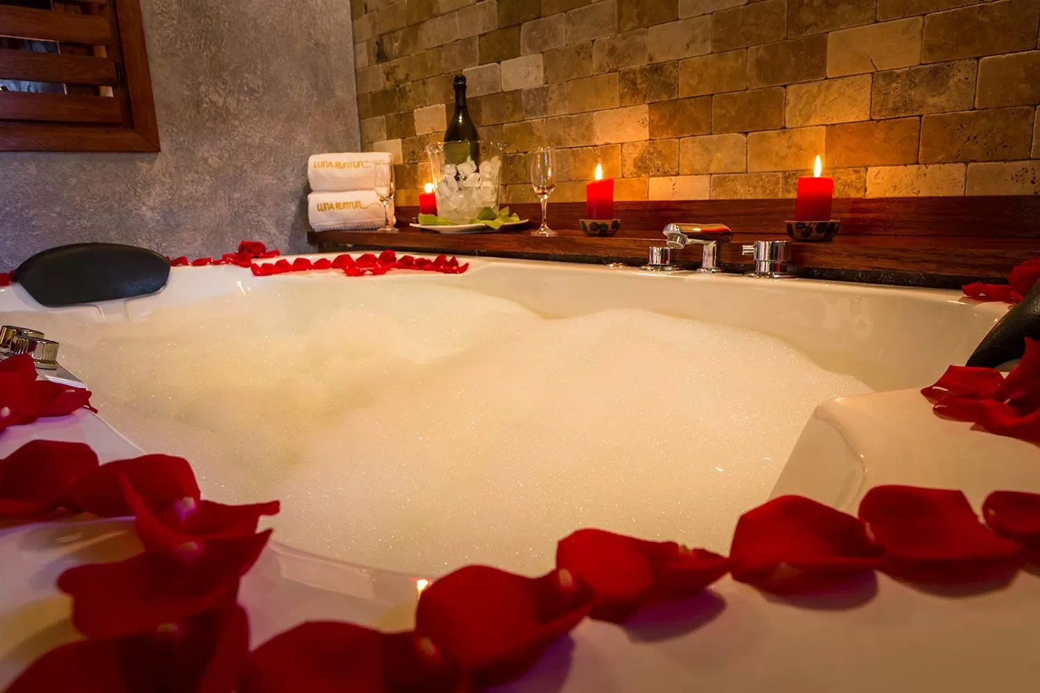 Bath in Luna Volcán, Adventure SPA