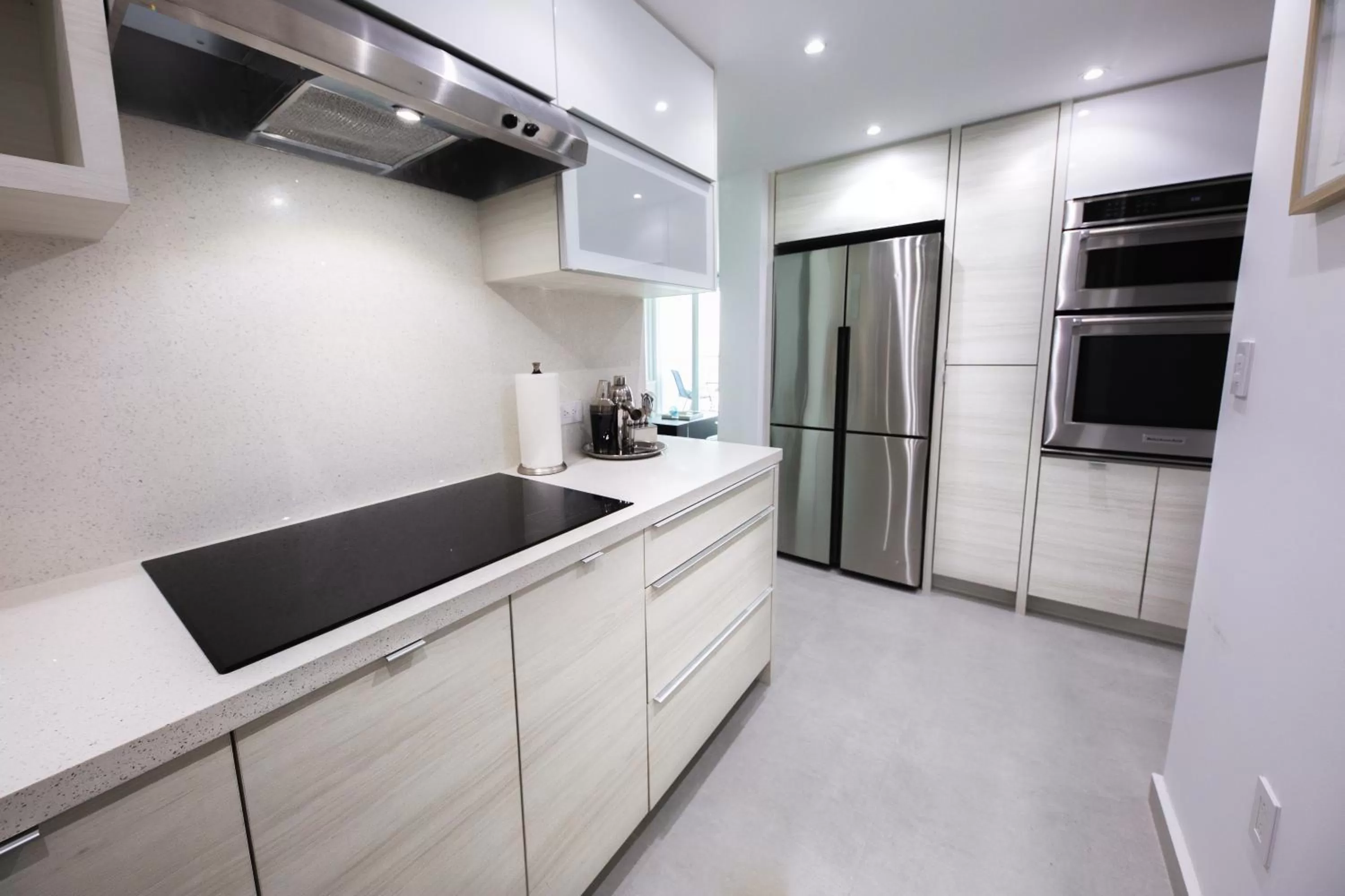 Kitchen or kitchenette, Kitchen/Kitchenette in ESJ Towers by Chana