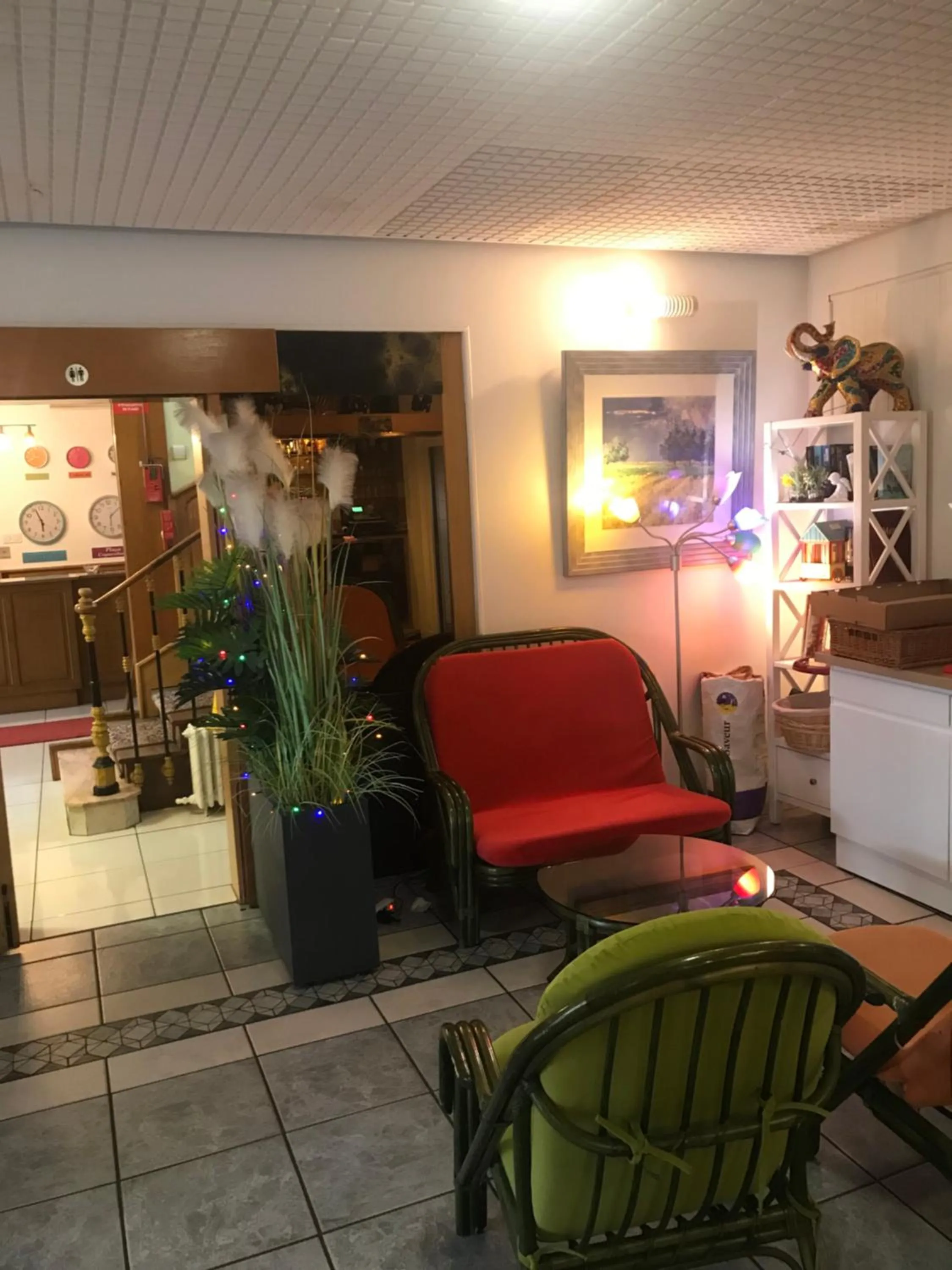 Restaurant/places to eat in Hotel Couleurs Sud Centre-ville Gare Charleville-Mézières