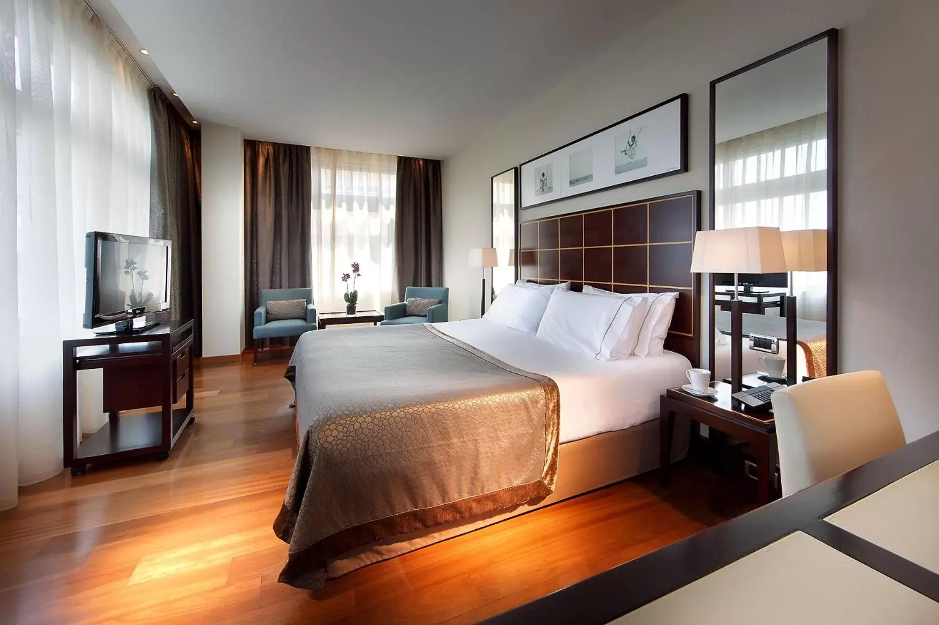 Superior Double or Twin Room in Eurostars Grand Marina Hotel GL Superior Double or Twin Room in Eurostars Grand Marina Hotel GL