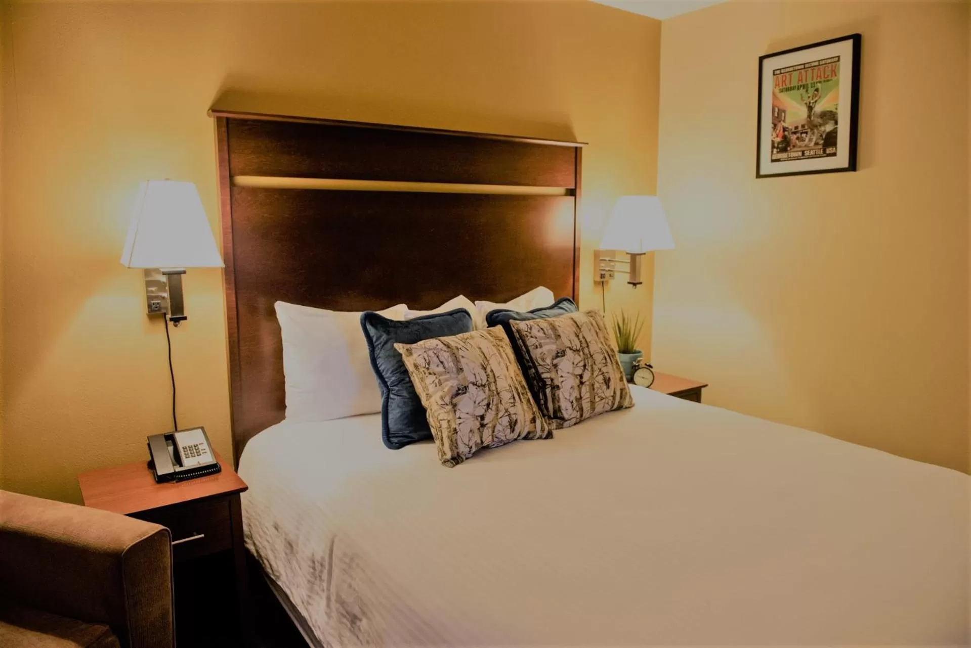 Bed in Georgetown Inn Seattle