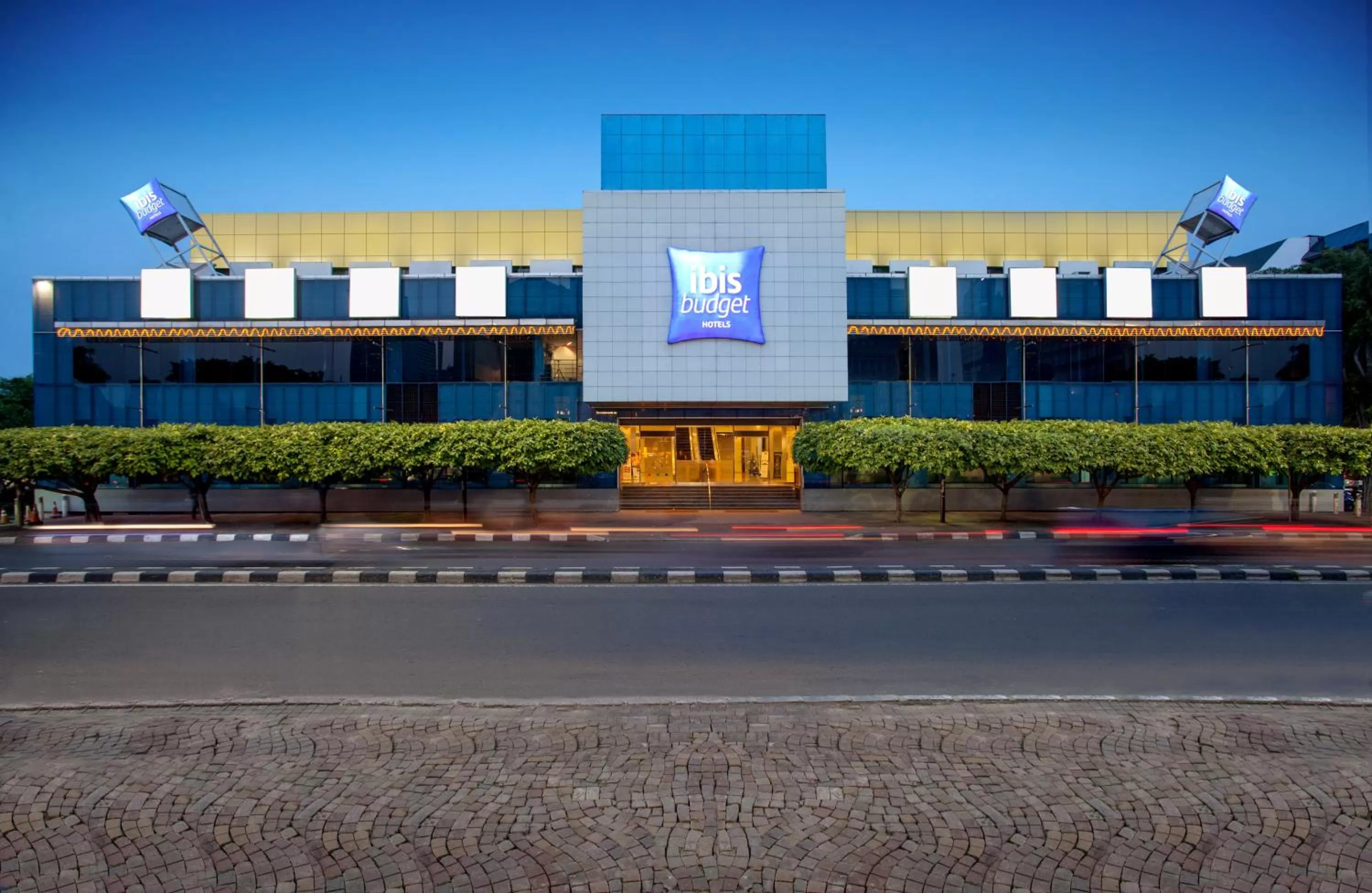 Facade/entrance in Ibis Budget Jakarta Menteng