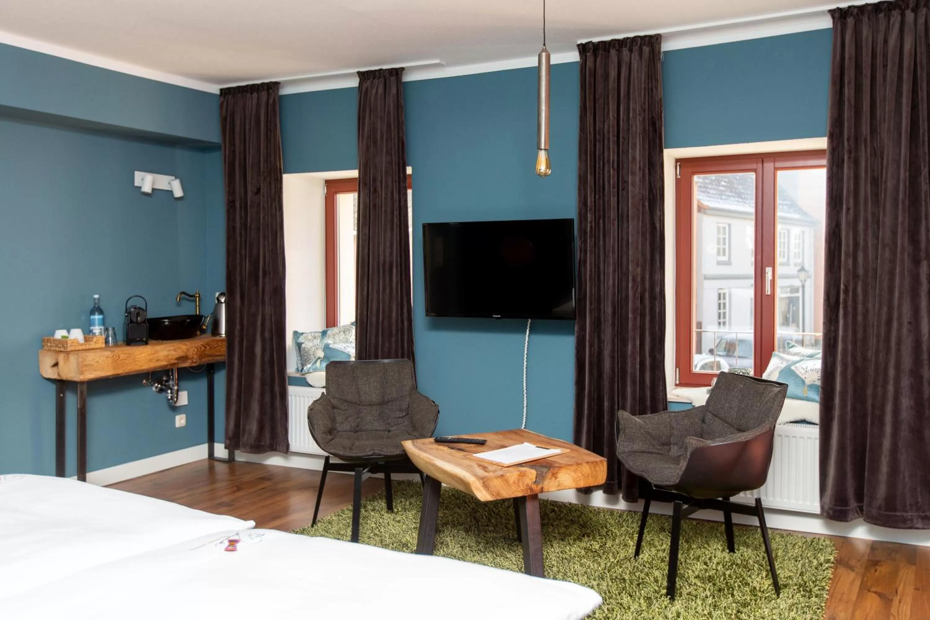 Photo of the whole room, TV/Entertainment Center in Hotel Inselhof